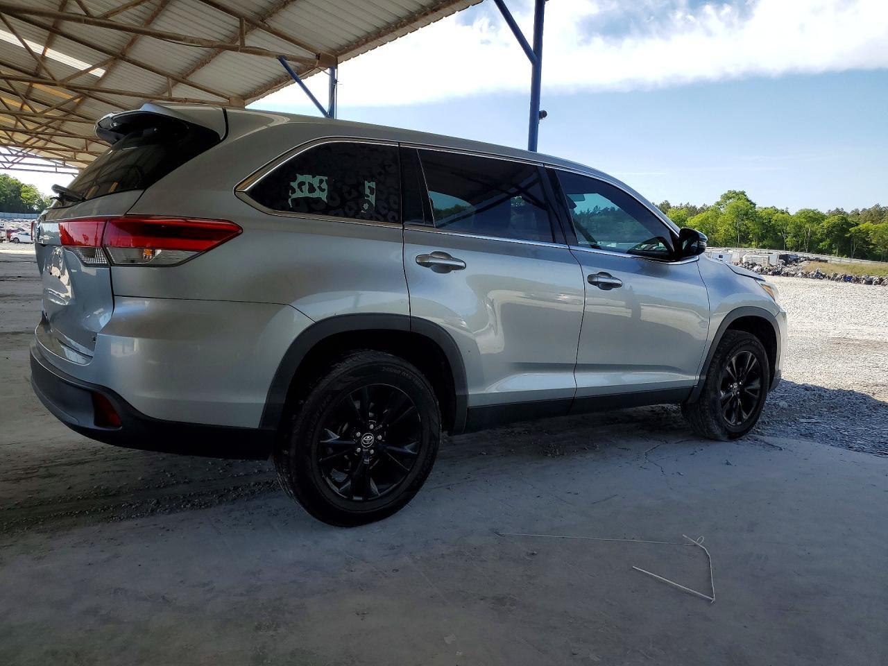 2019 Toyota Highlander Le Plus - Image 3