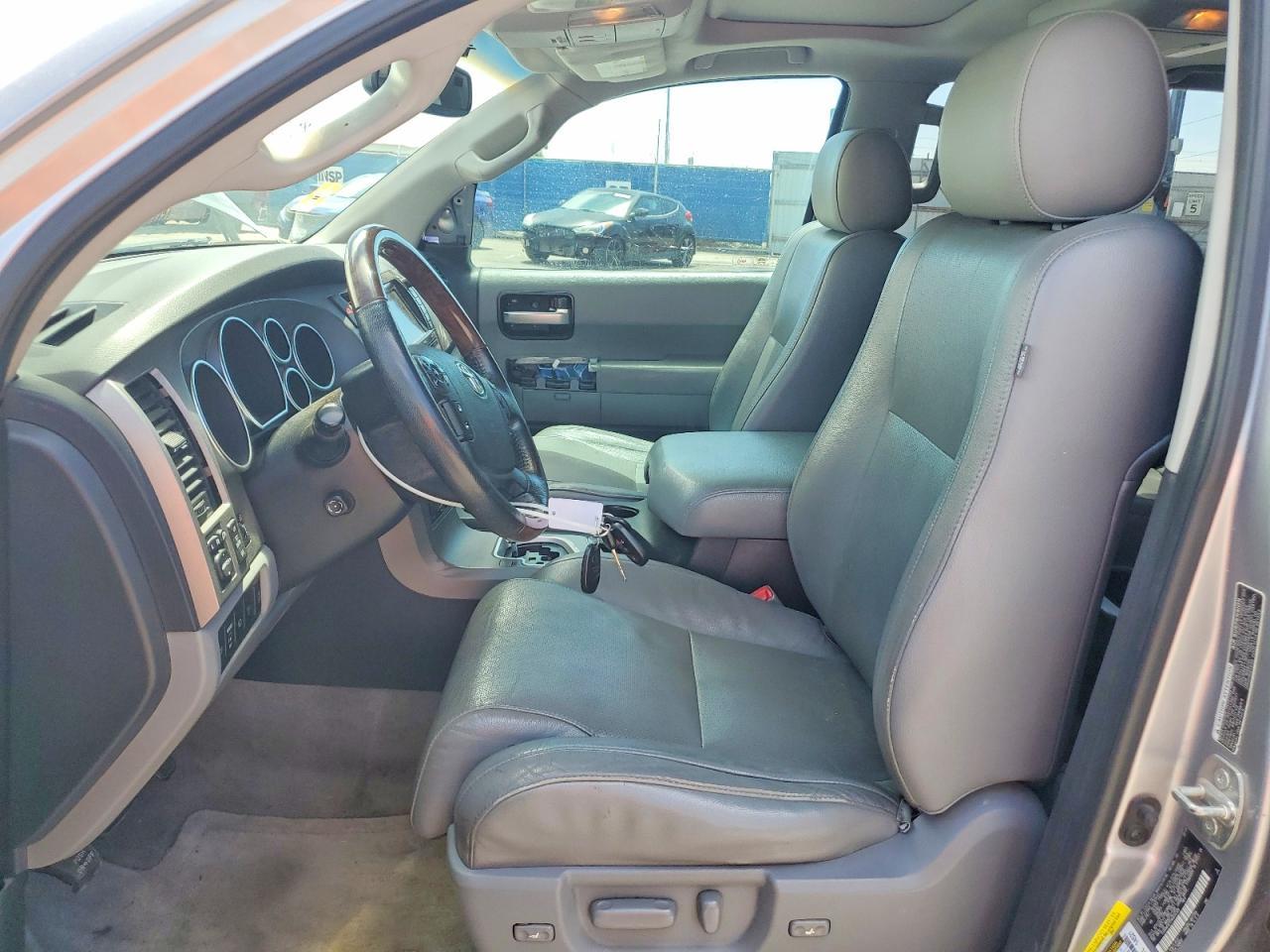 2010 Toyota Sequoia Platinum - Image 7