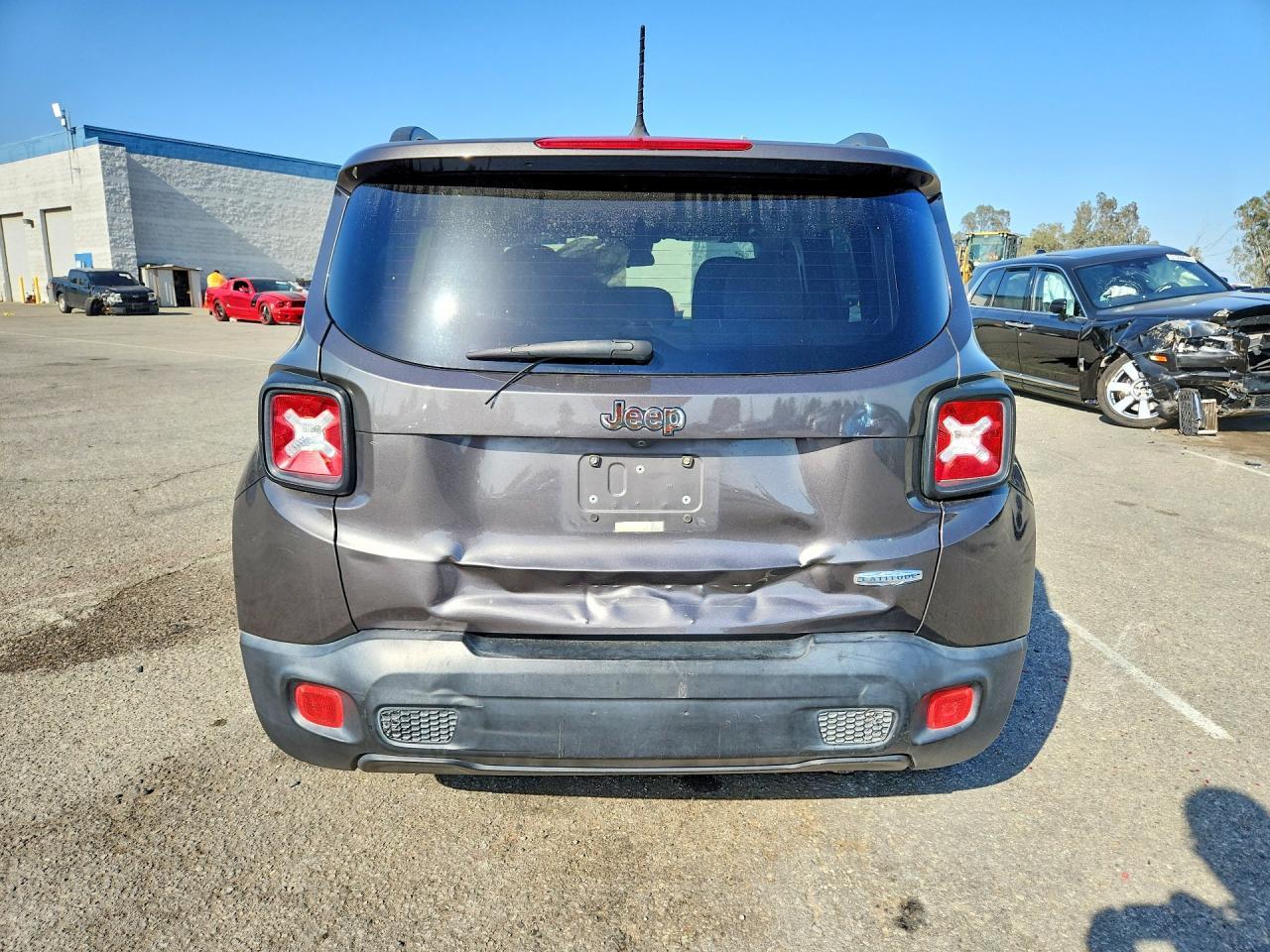 2017 Jeep Renegade Latitude - Image 6
