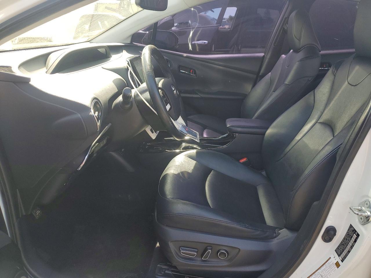 2017 Toyota Prius Prime Advanced - Image 7