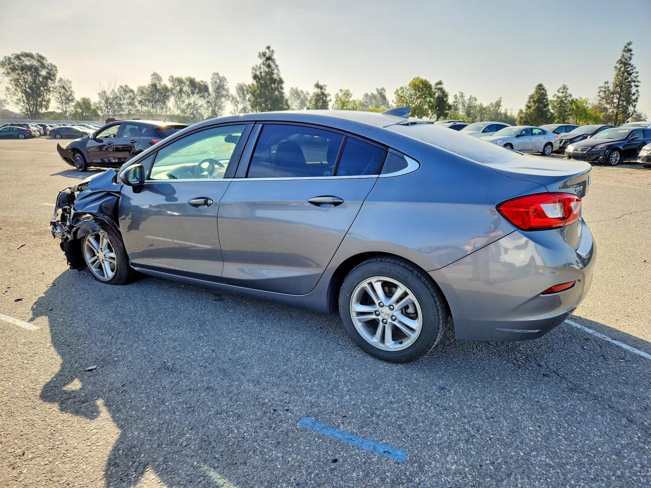 2018 Chevrolet Cruze Lt - Image 2