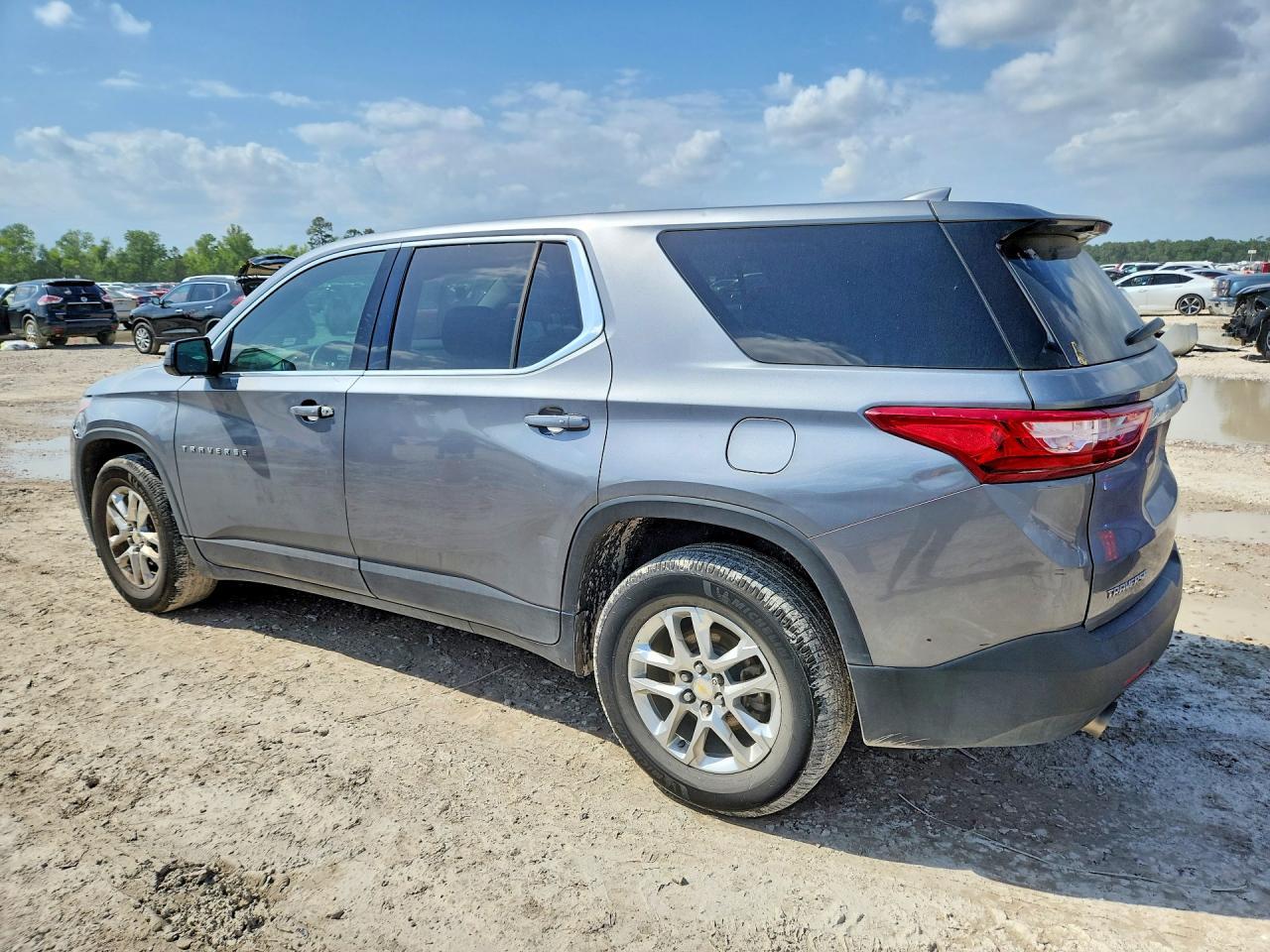 2020 Chevrolet Traverse Ls - Фото 2