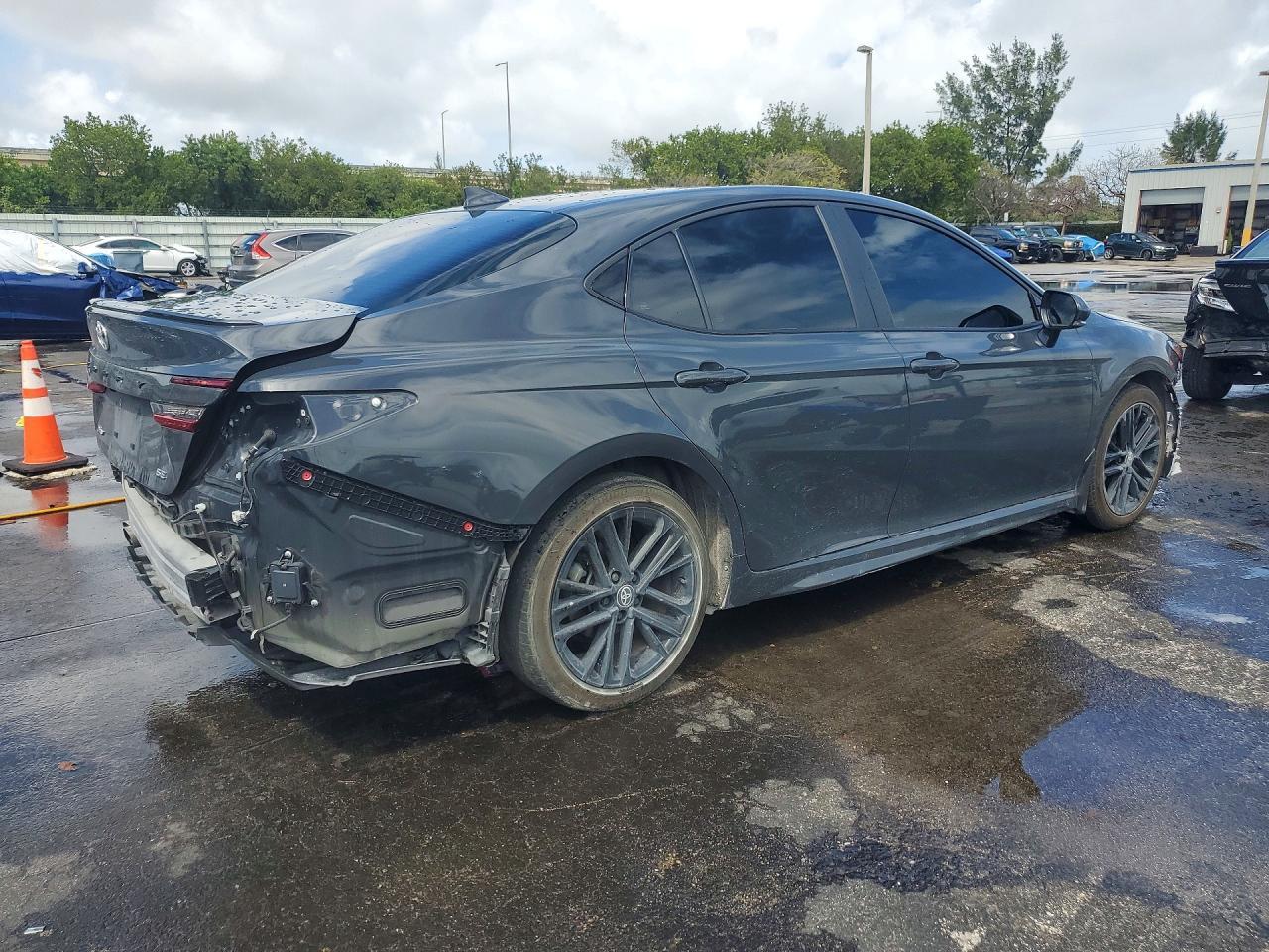 2025 Toyota Camry Se - Фото 3