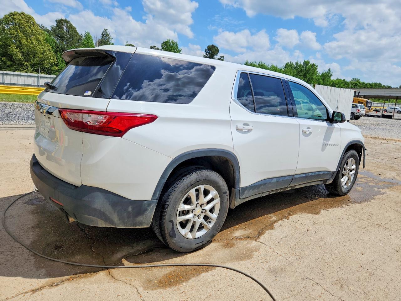 2020 Chevrolet Traverse Ls - Image 3