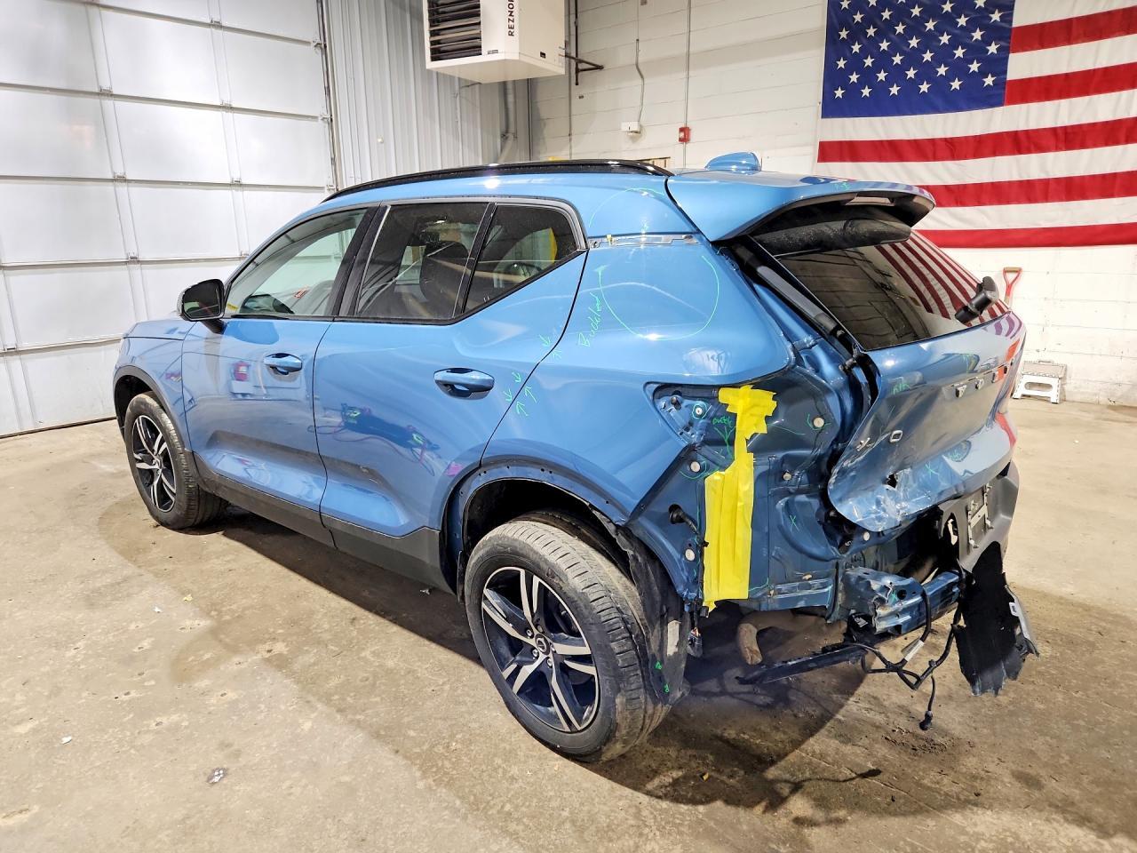 2024 Volvo Xc40 Core - Image 2