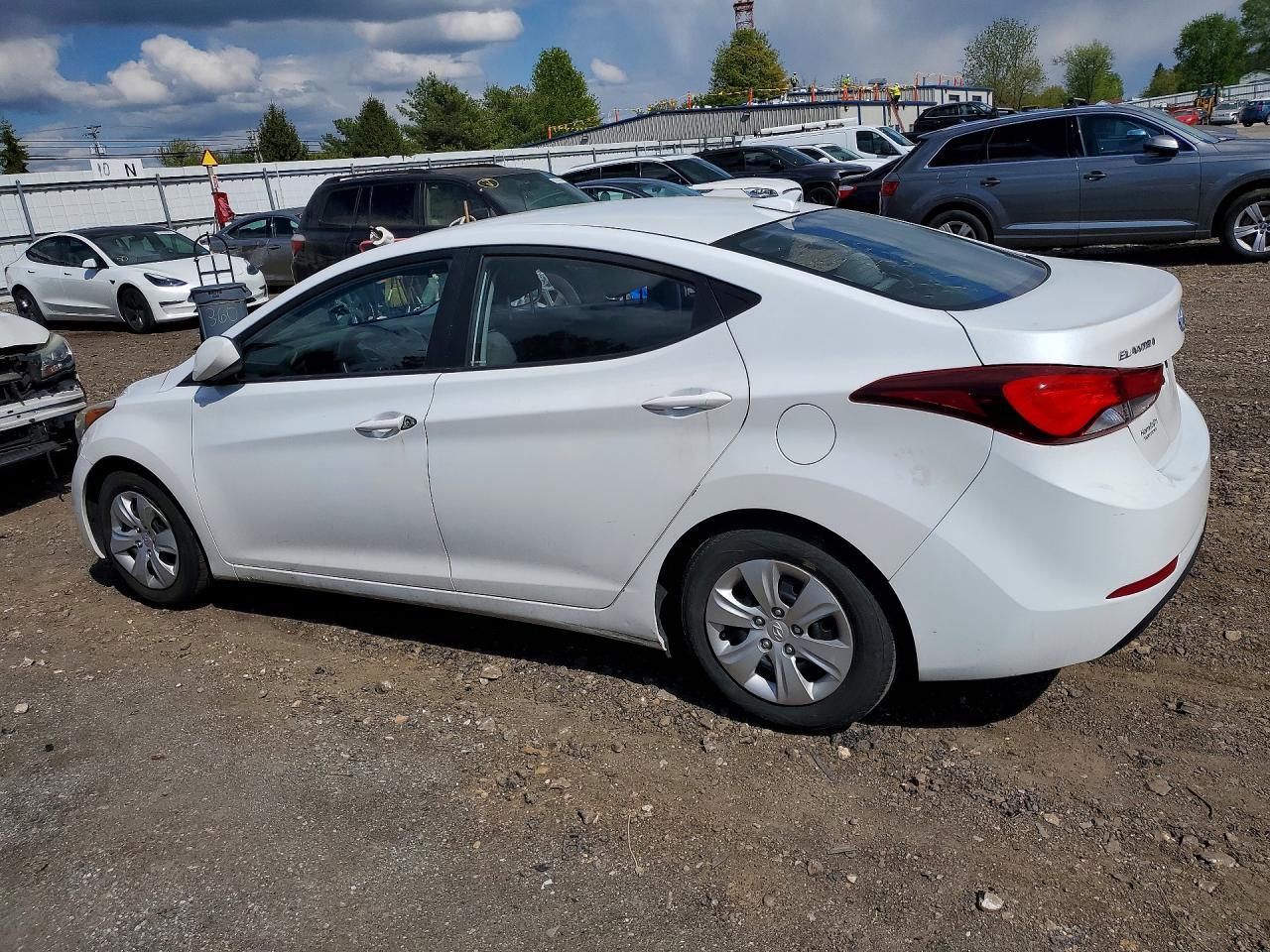 2016 Hyundai Elantra Se - Image 2
