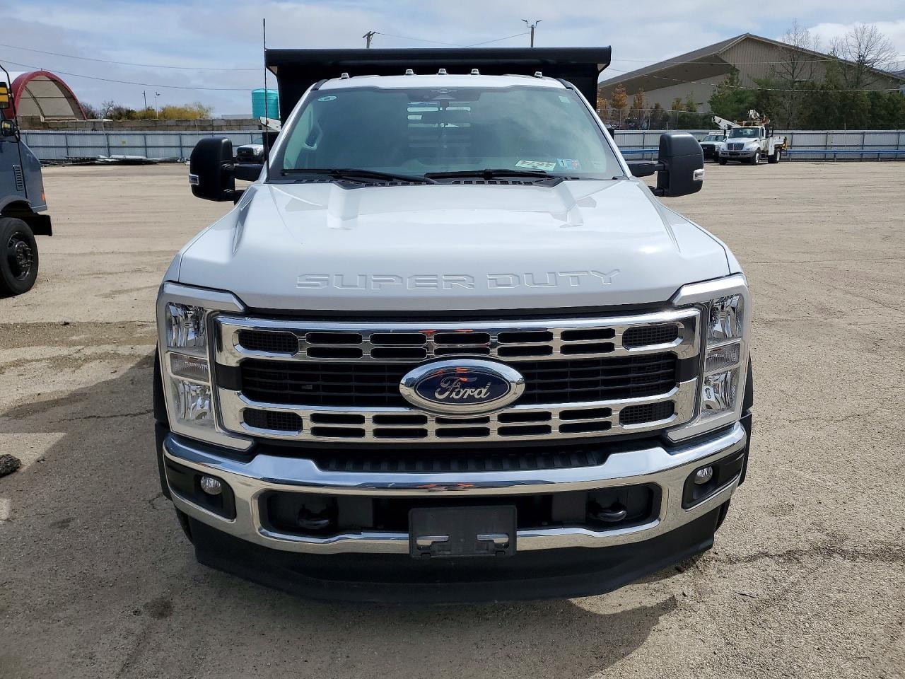 2023 Ford F550 Super Duty Dump Truck - Image 5
