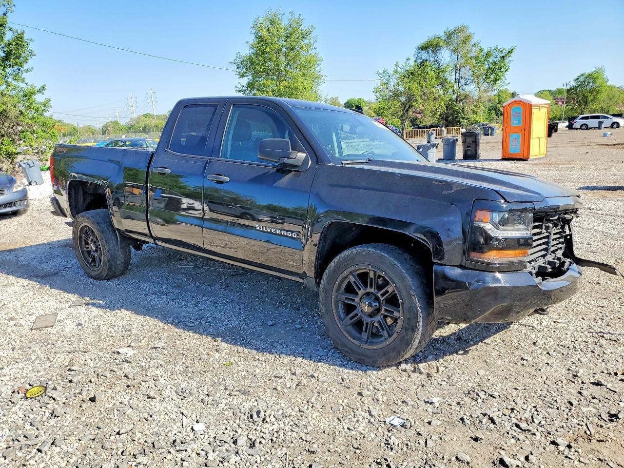 2018 Chevrolet Silverado K1500 Custom - Фото 4