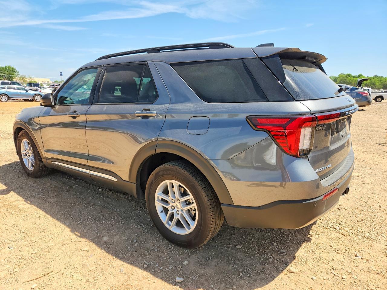 2025 Ford Explorer Active - Фото 2