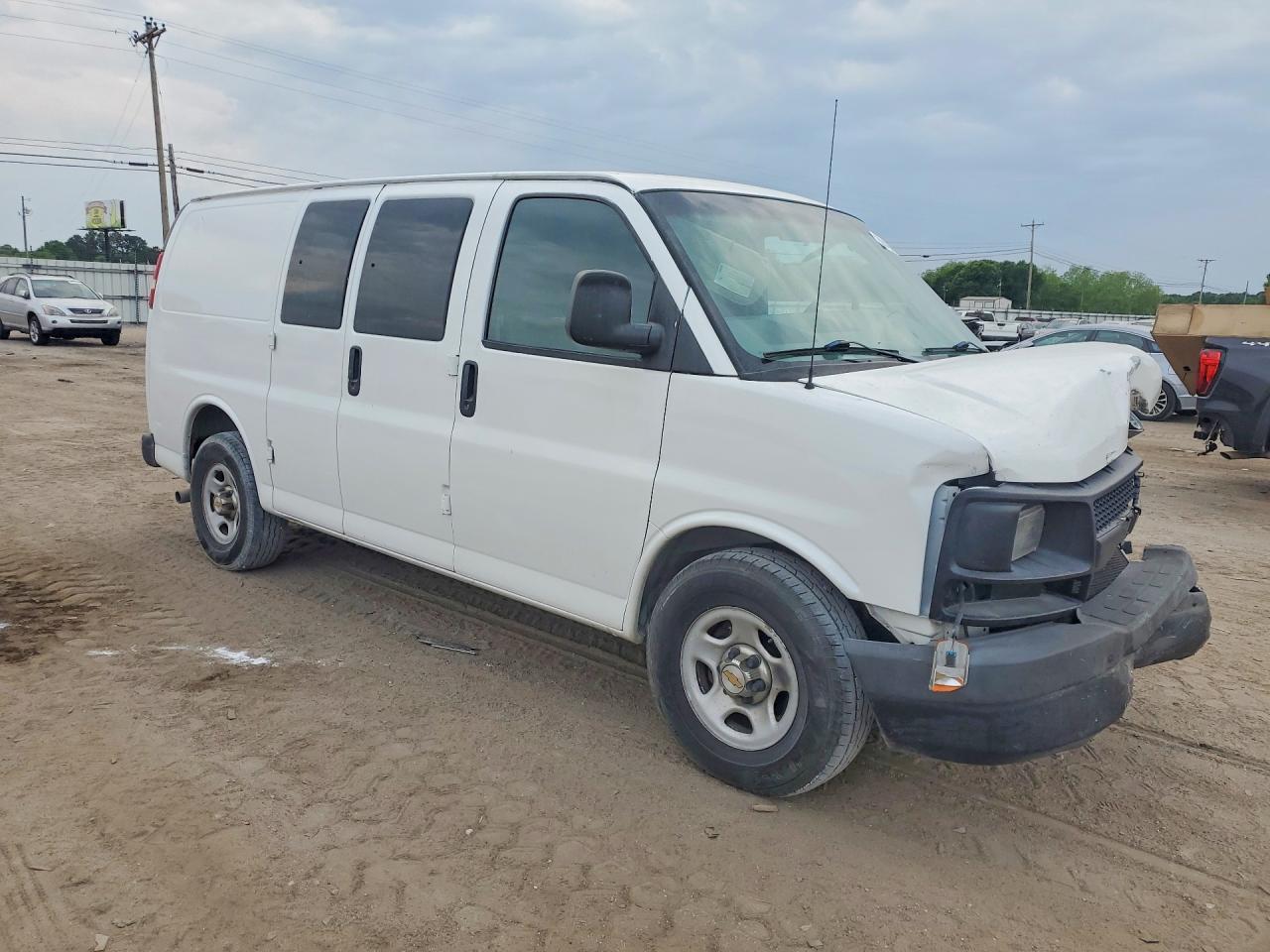 2004 Chevrolet Express G1500 - Image 4
