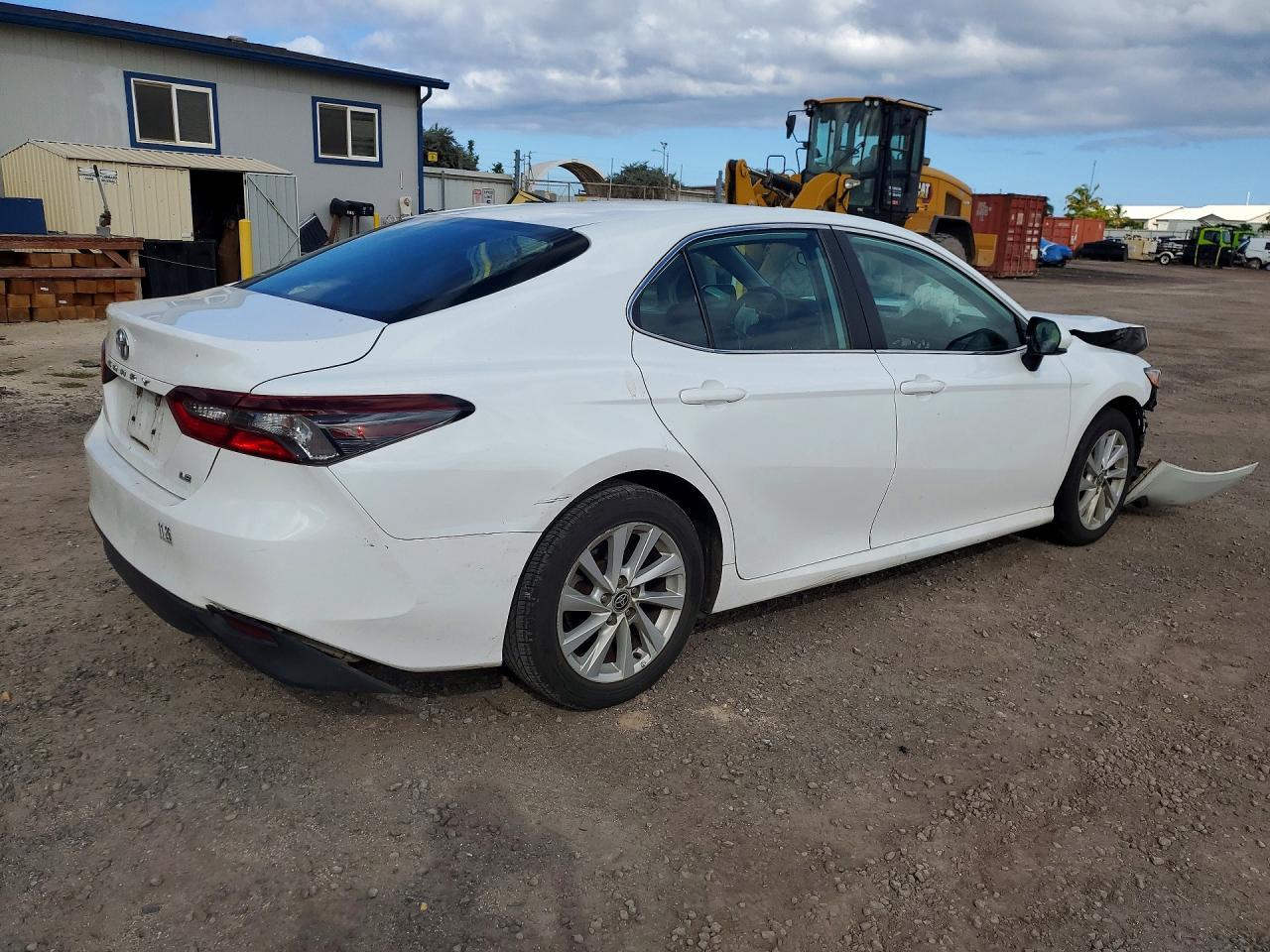 2022 Toyota Camry Le - Фото 3
