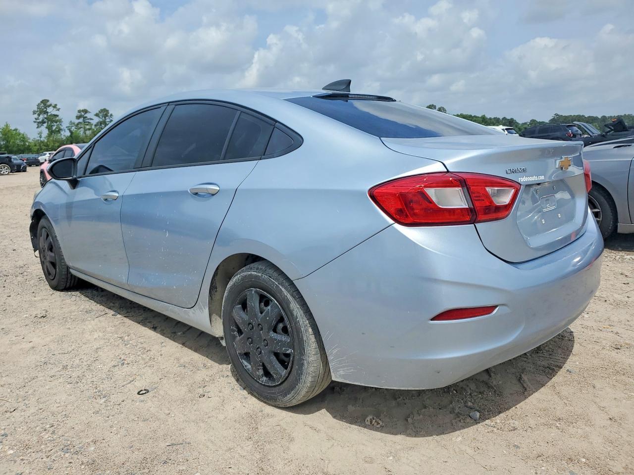 2018 Chevrolet Cruze Ls - Image 2