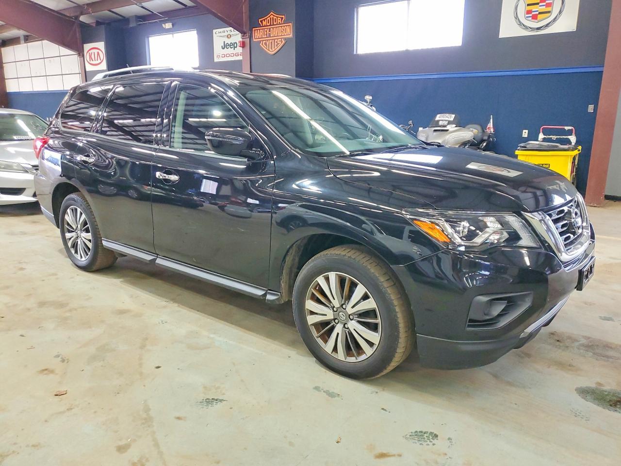 2018 Nissan Pathfinder S - Image 4