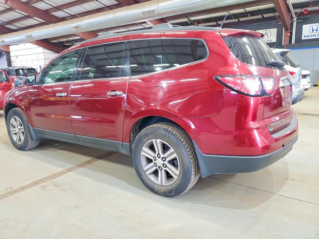 2017 Chevrolet Traverse Lt - Фото 2