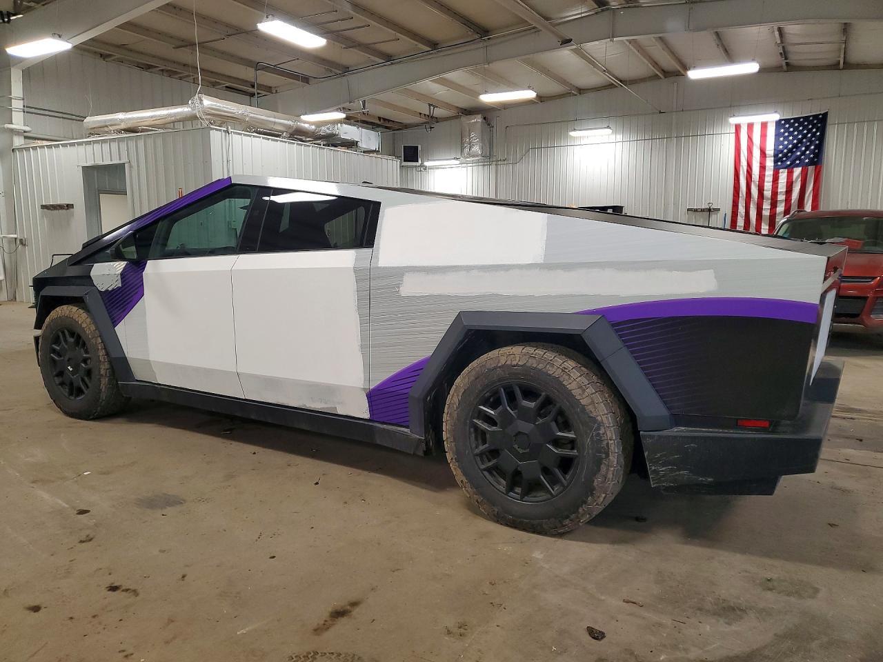 2024 Tesla Cybertruck - Фото 2