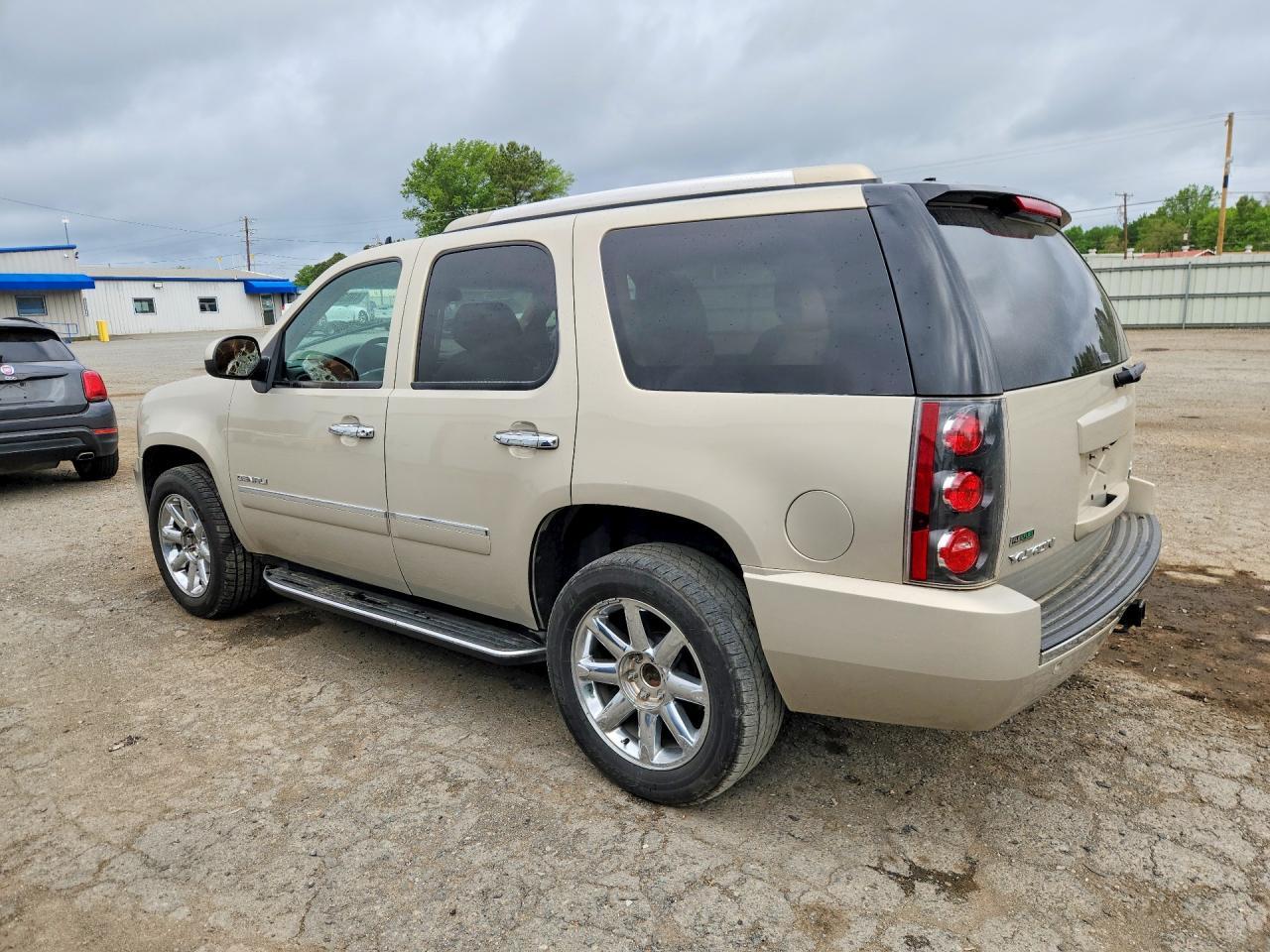 2011 GMC Yukon Denali - Фото 2