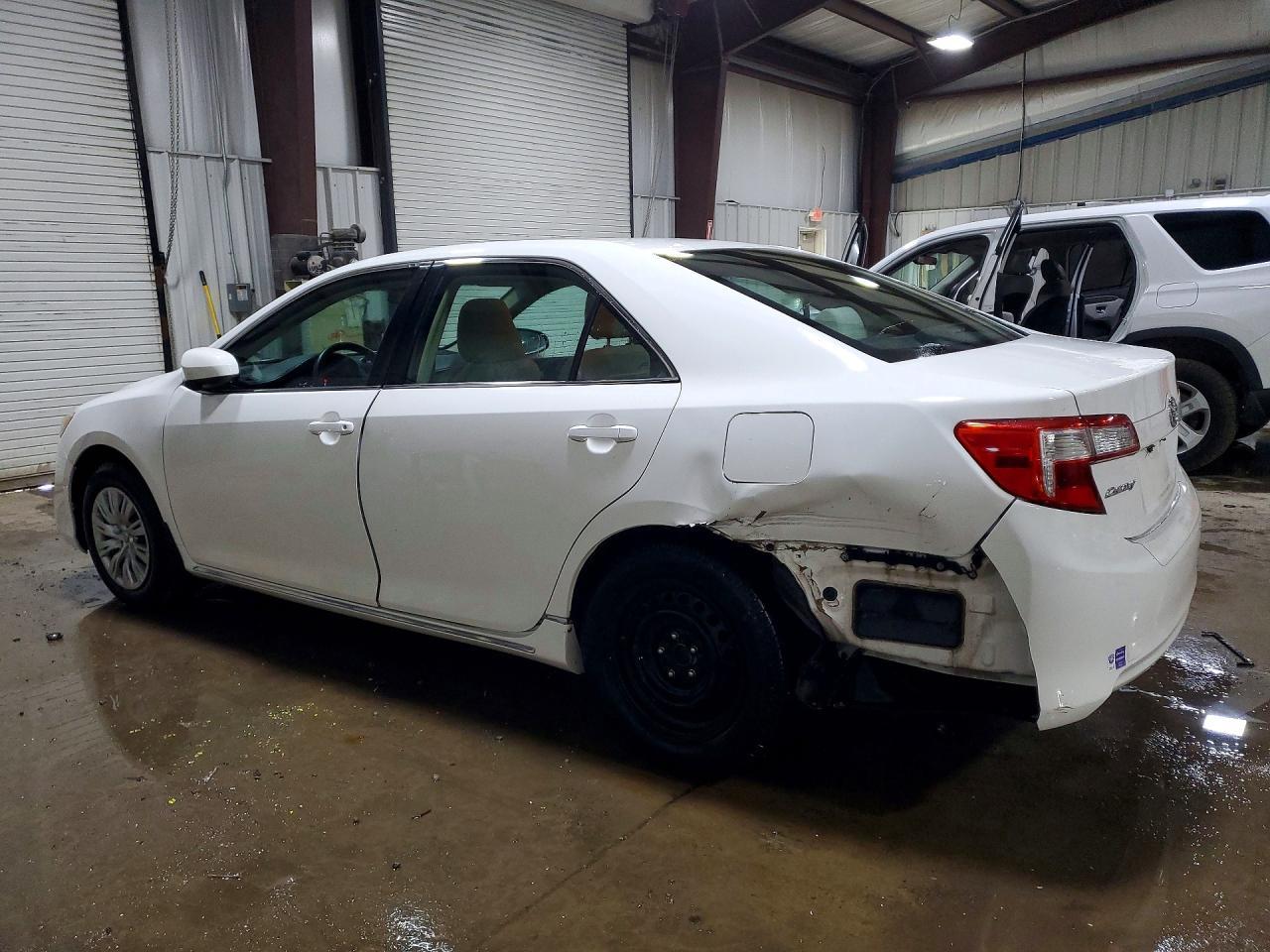 2012 Toyota Camry Le - Фото 2