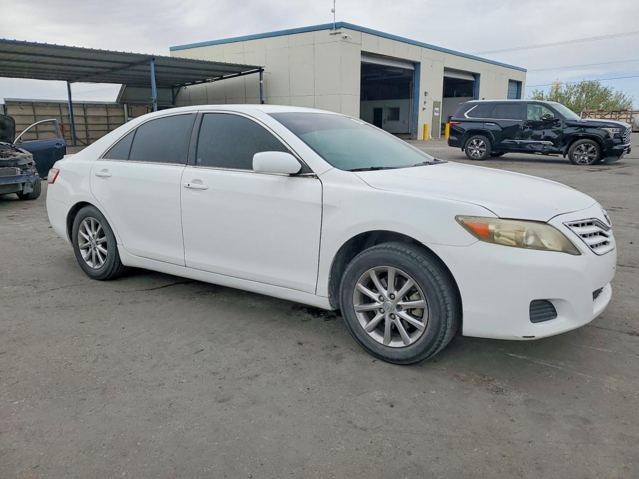 2011 Toyota Camry Hybrid Base - Фото 4