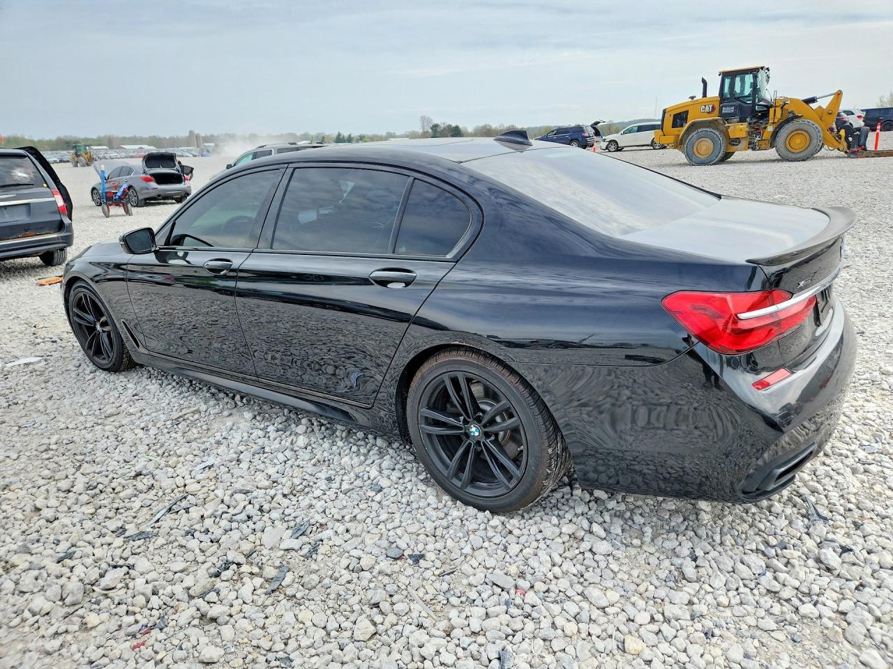 2016 BMW 750 Xi - Фото 2