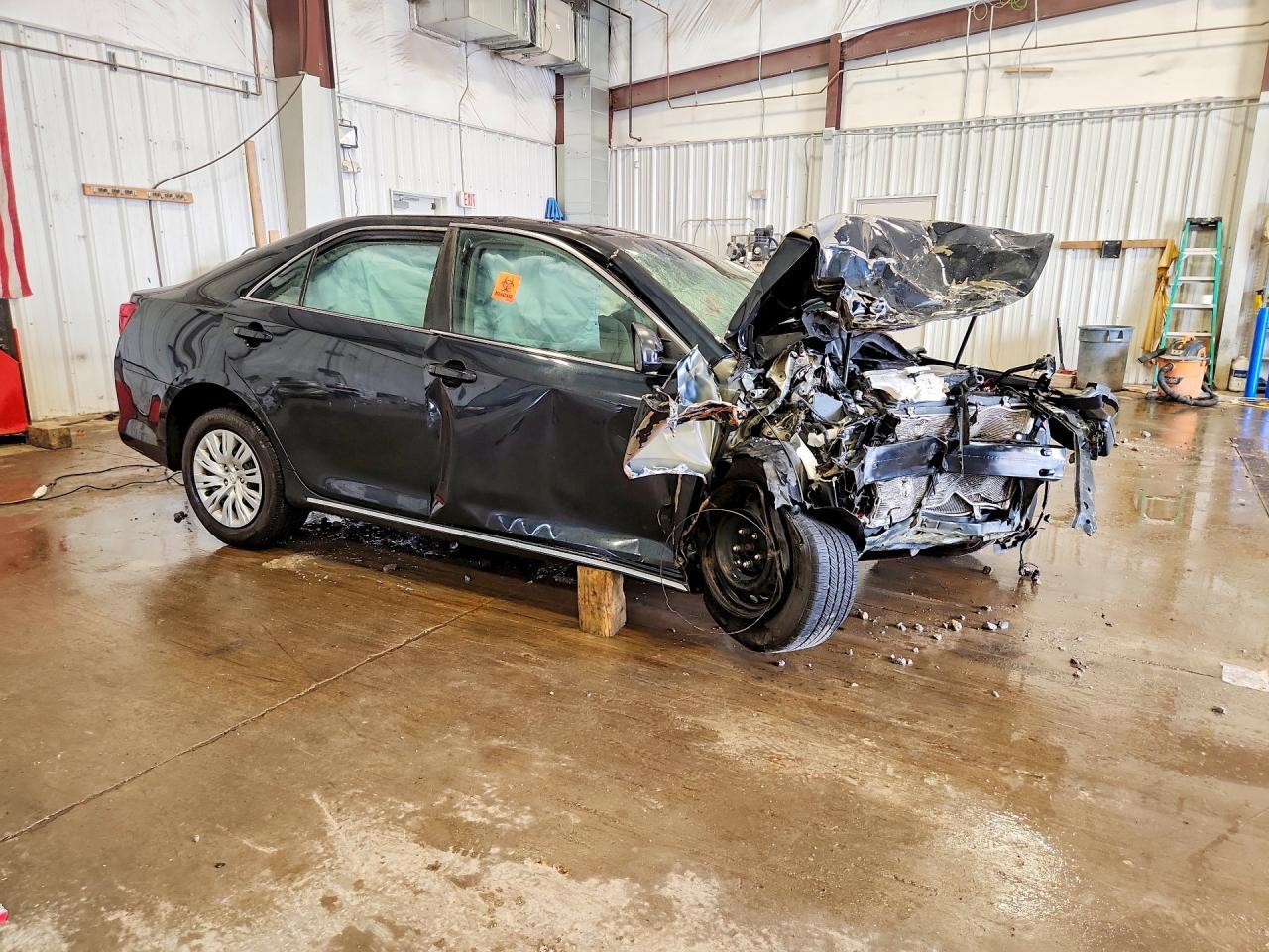 2013 Toyota Camry Le - Фото 4