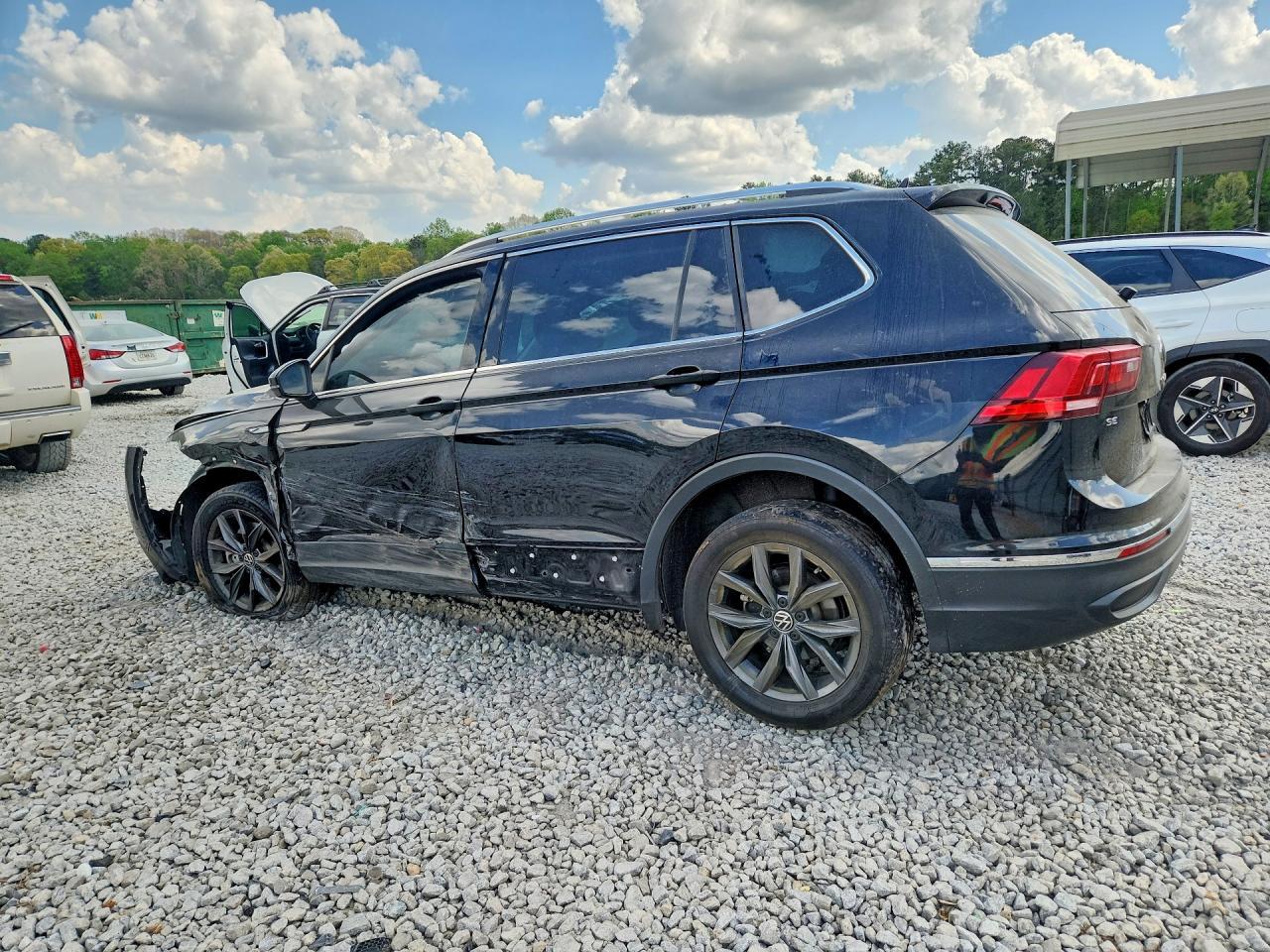 2022 Volkswagen Tiguan Se - Image 2