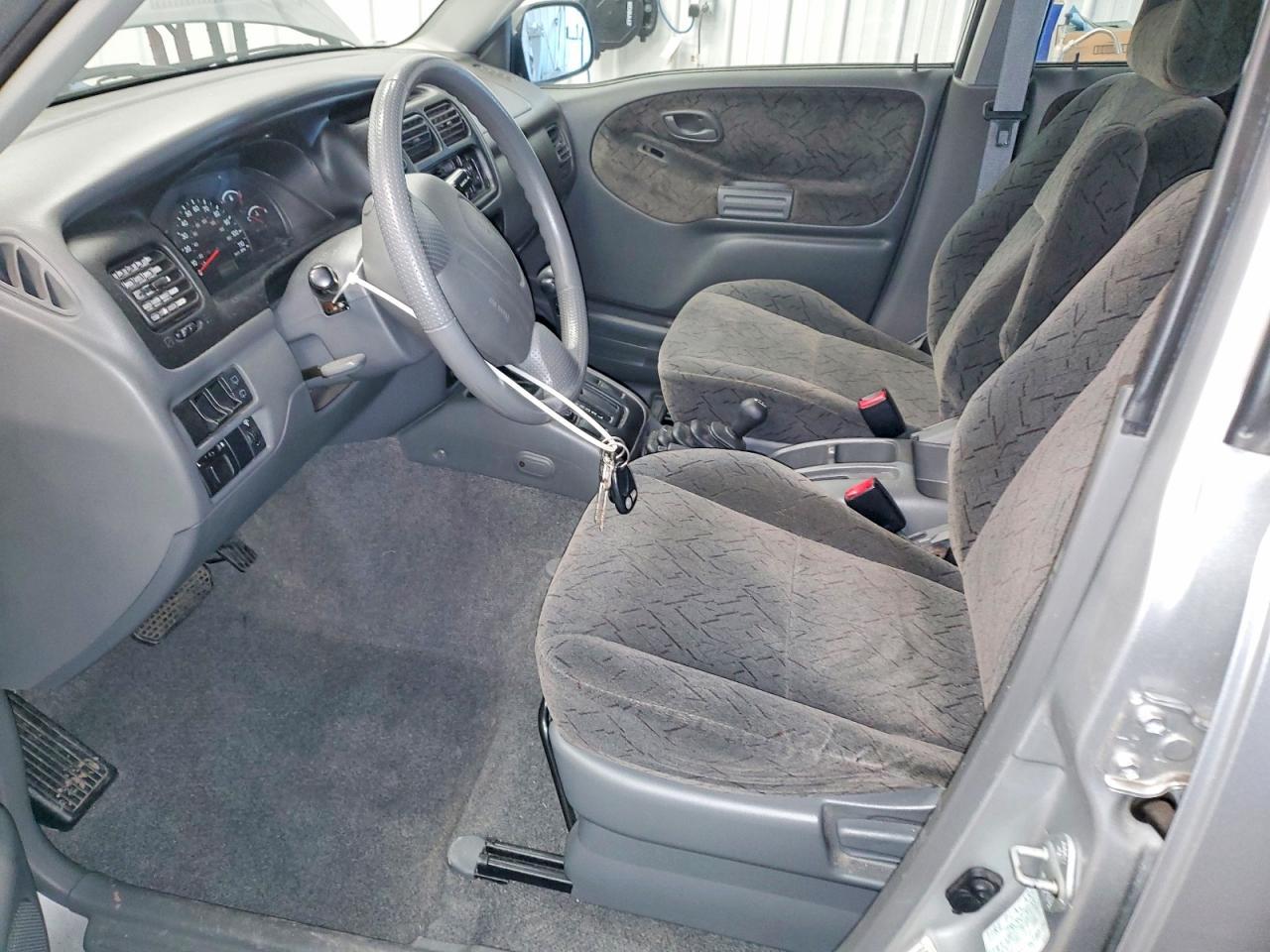 2002 Chevrolet Tracker - Image 7