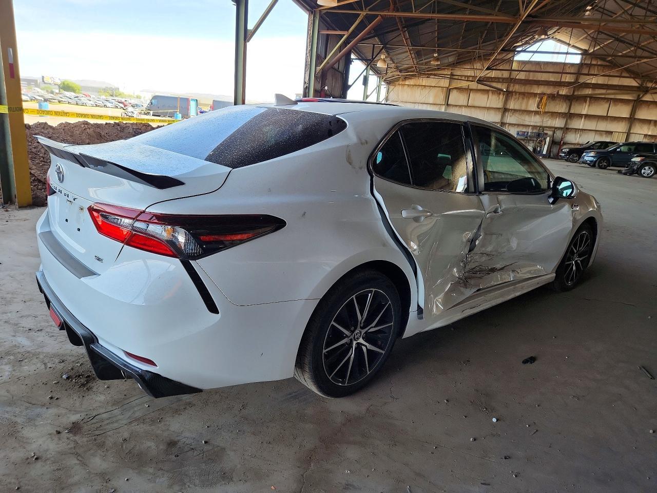 2022 Toyota Camry Se - Image 3