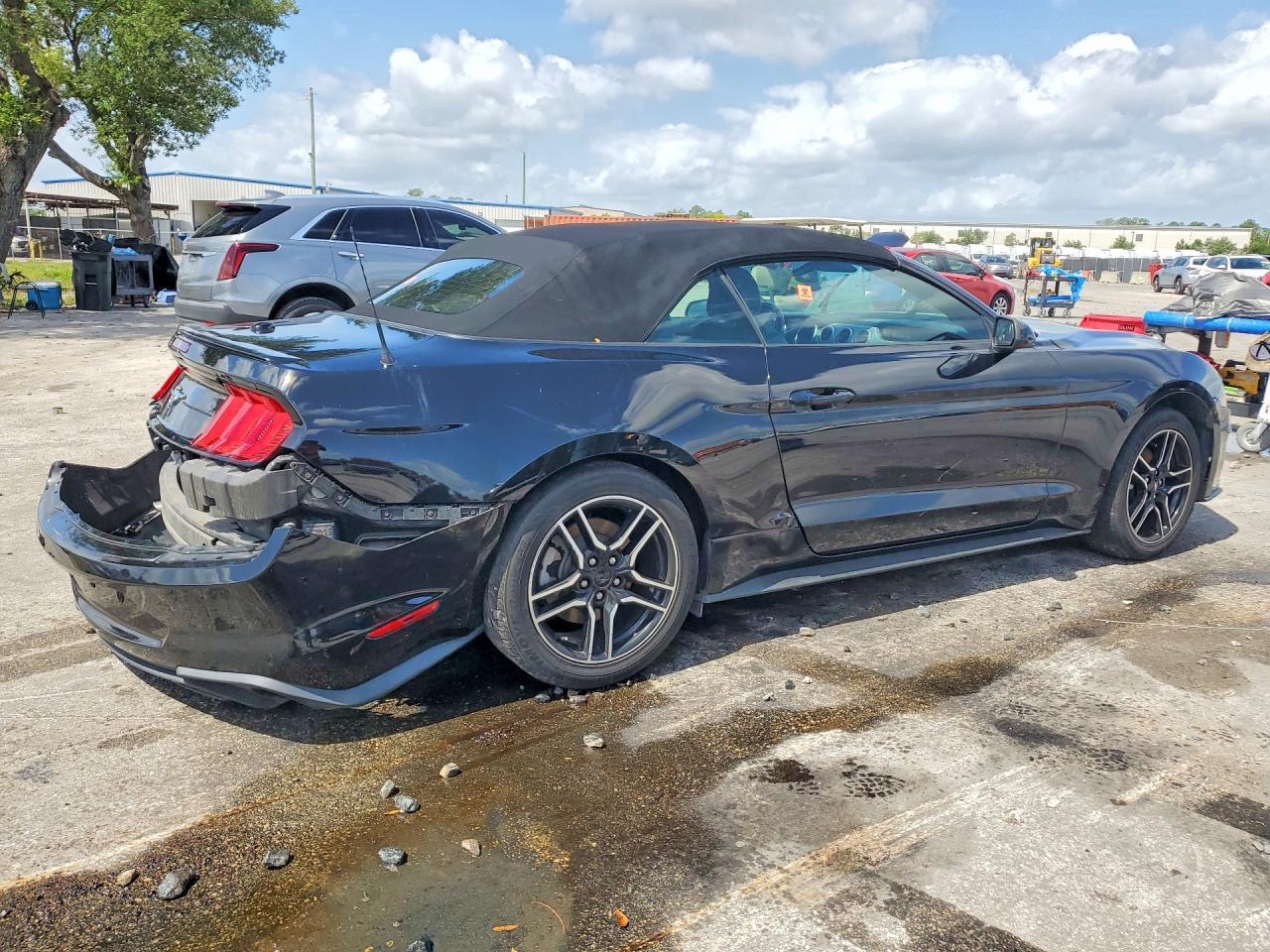 2022 Ford Mustang - Фото 3