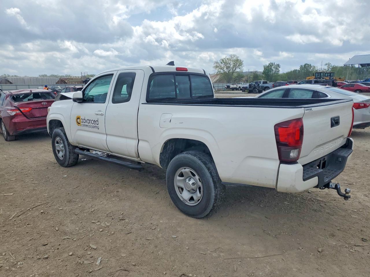 2018 Toyota Tacoma Sr - Фото 2