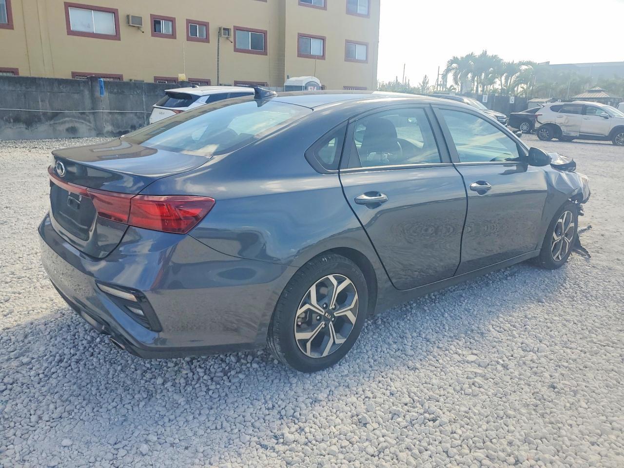 2020 Kia Forte Lxs - Image 3