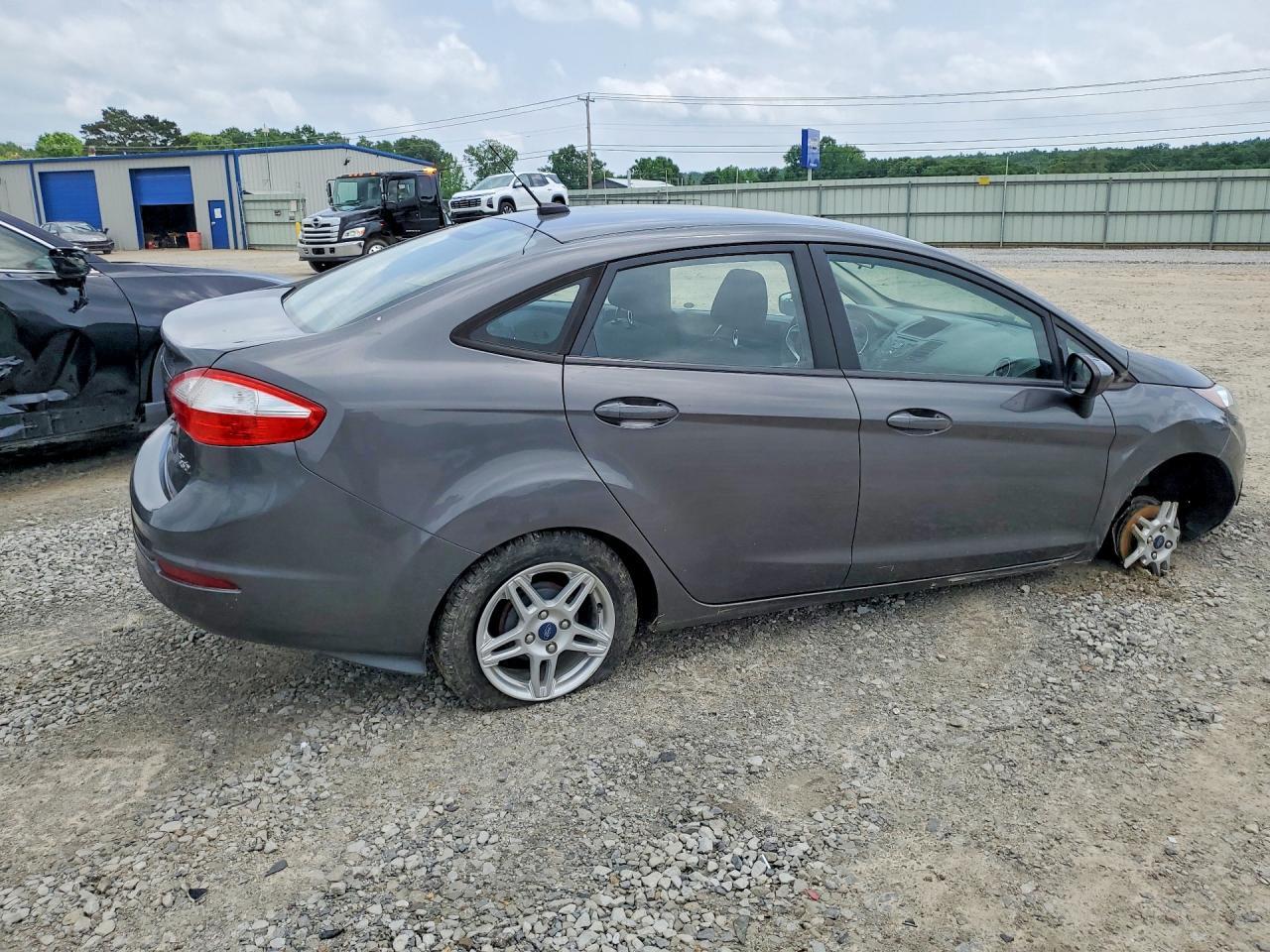 2019 Ford Fiesta Se - Фото 3
