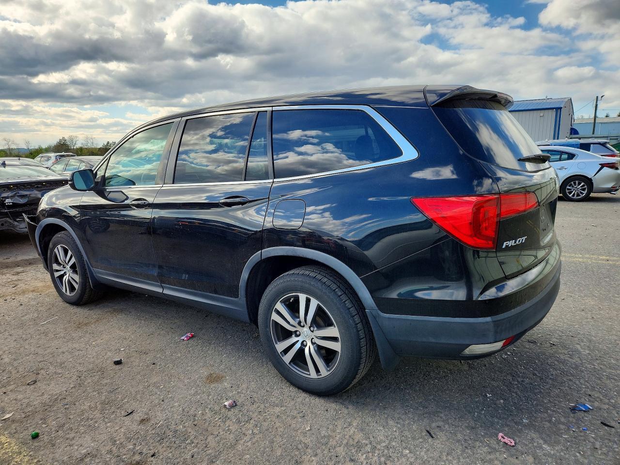 2017 Honda Pilot Ex - Image 2