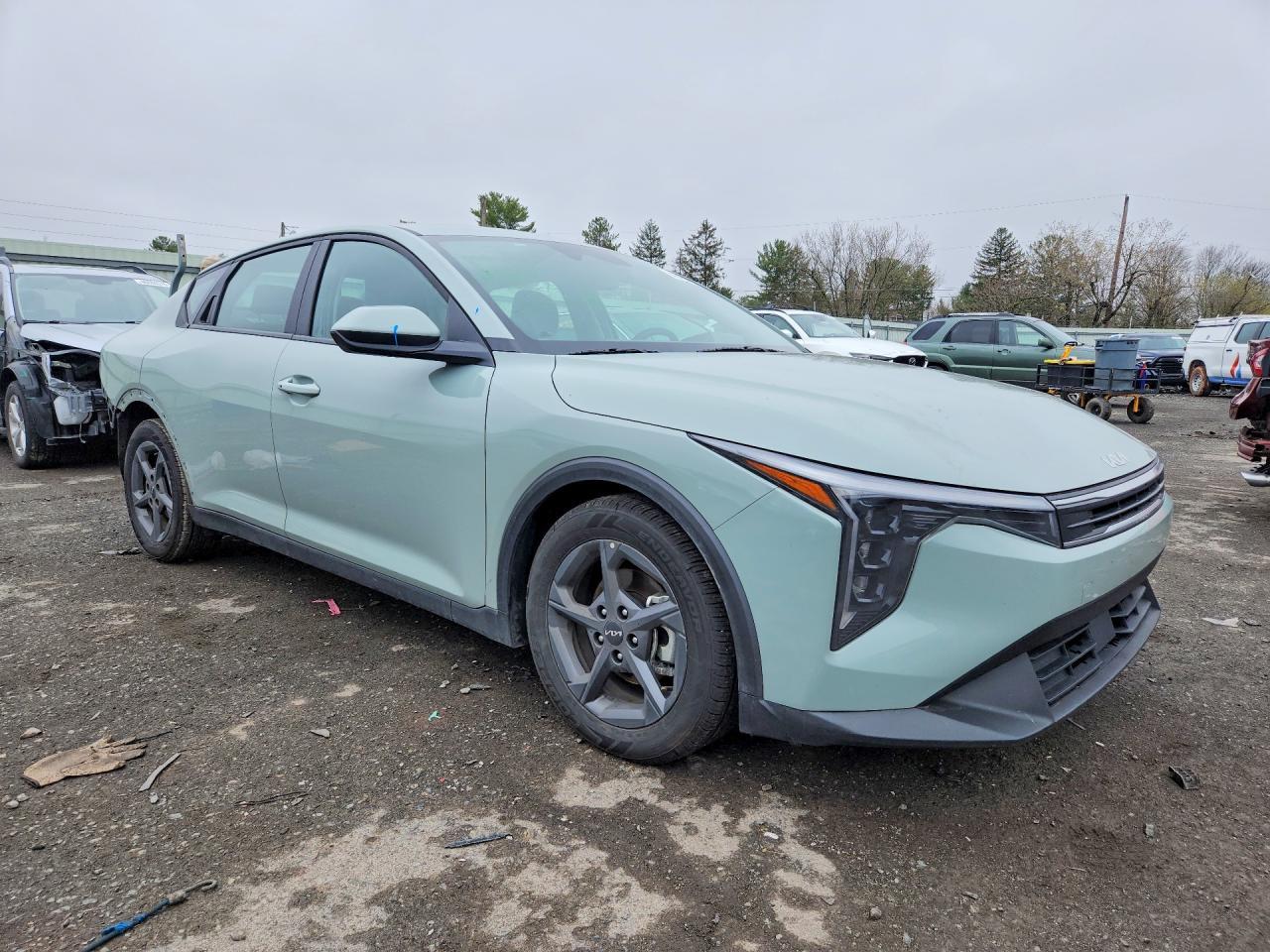 2025 Kia K4 Lxs - Image 4