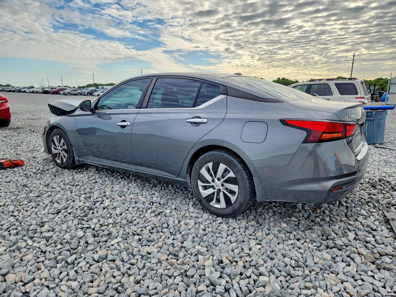 2019 Nissan Altima S - Фото 2