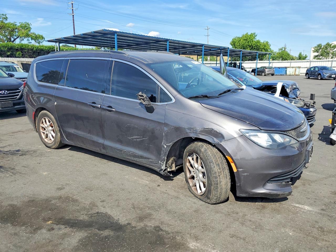 2020 Chrysler Voyager Lxi - Фото 4