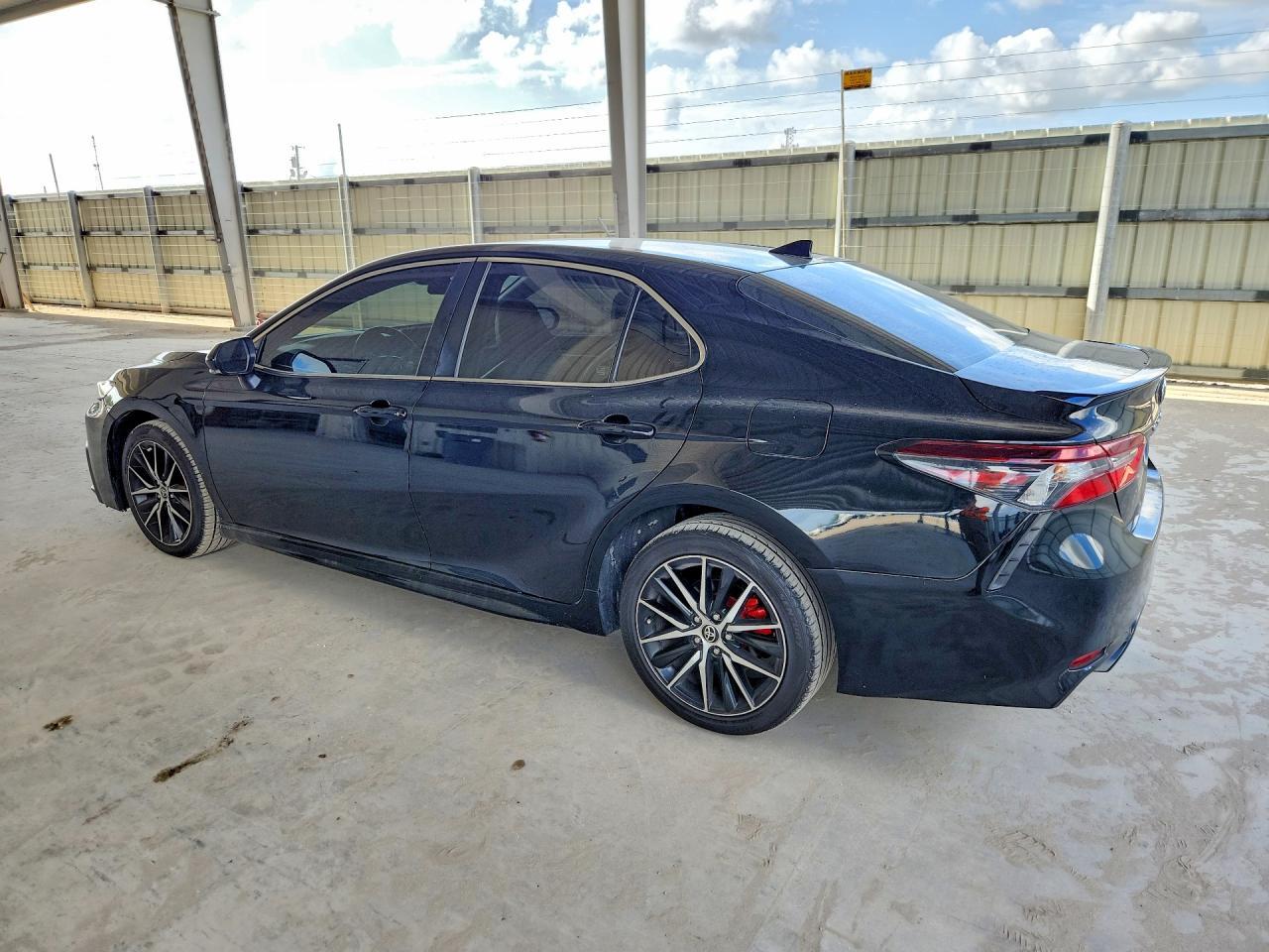 2023 Toyota Camry Se - Фото 2