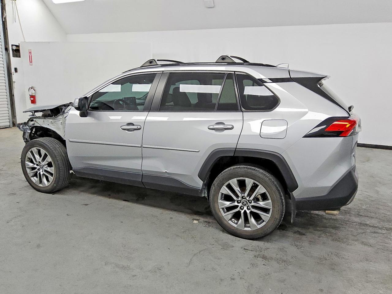 2022 Toyota Rav4 Limited - Фото 2