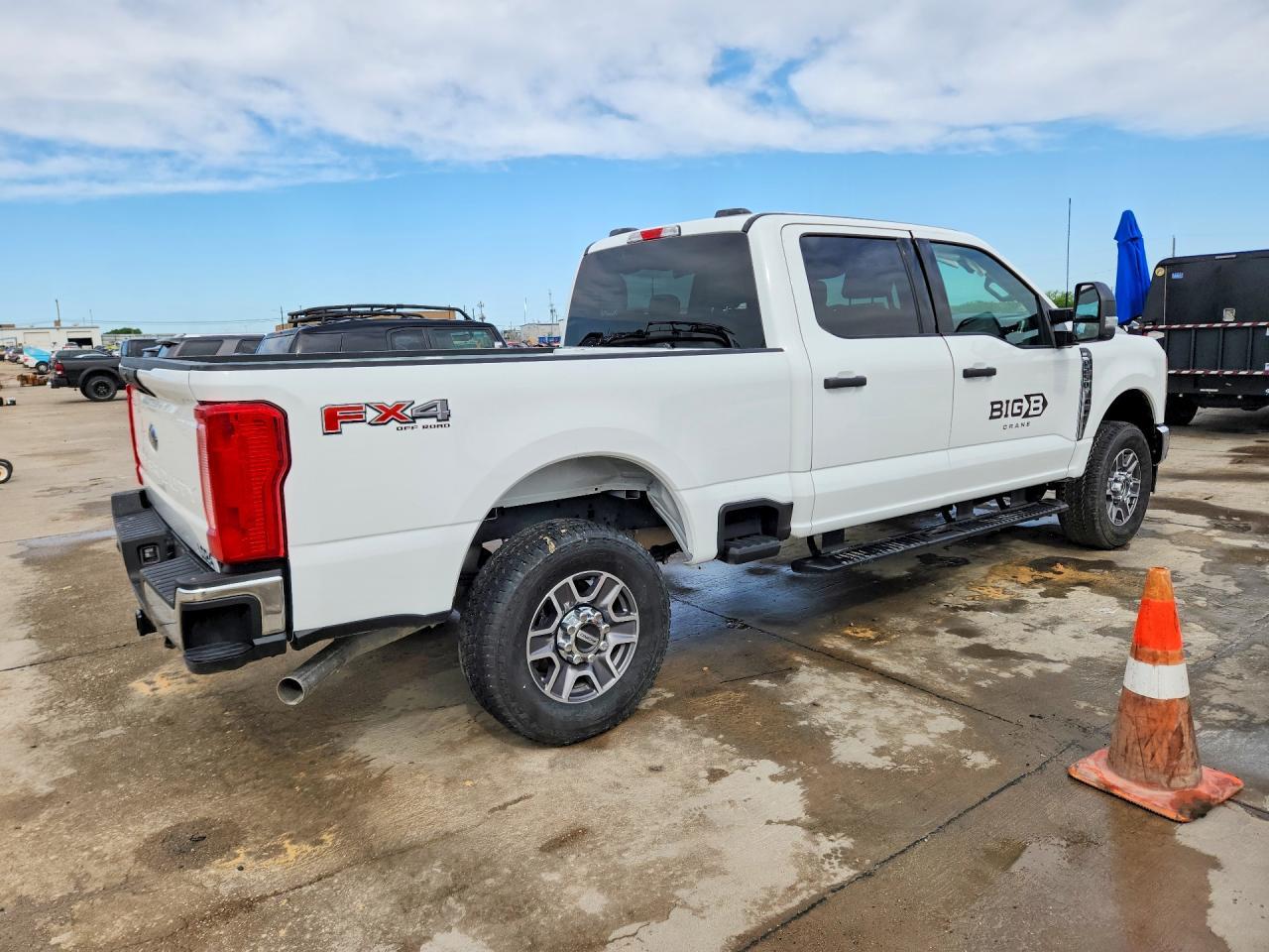 2025 Ford F250 Super Duty - Image 3