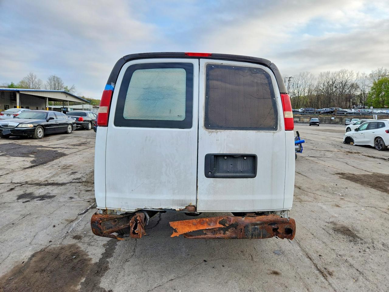 2013 Chevrolet Express G2500 - Image 6