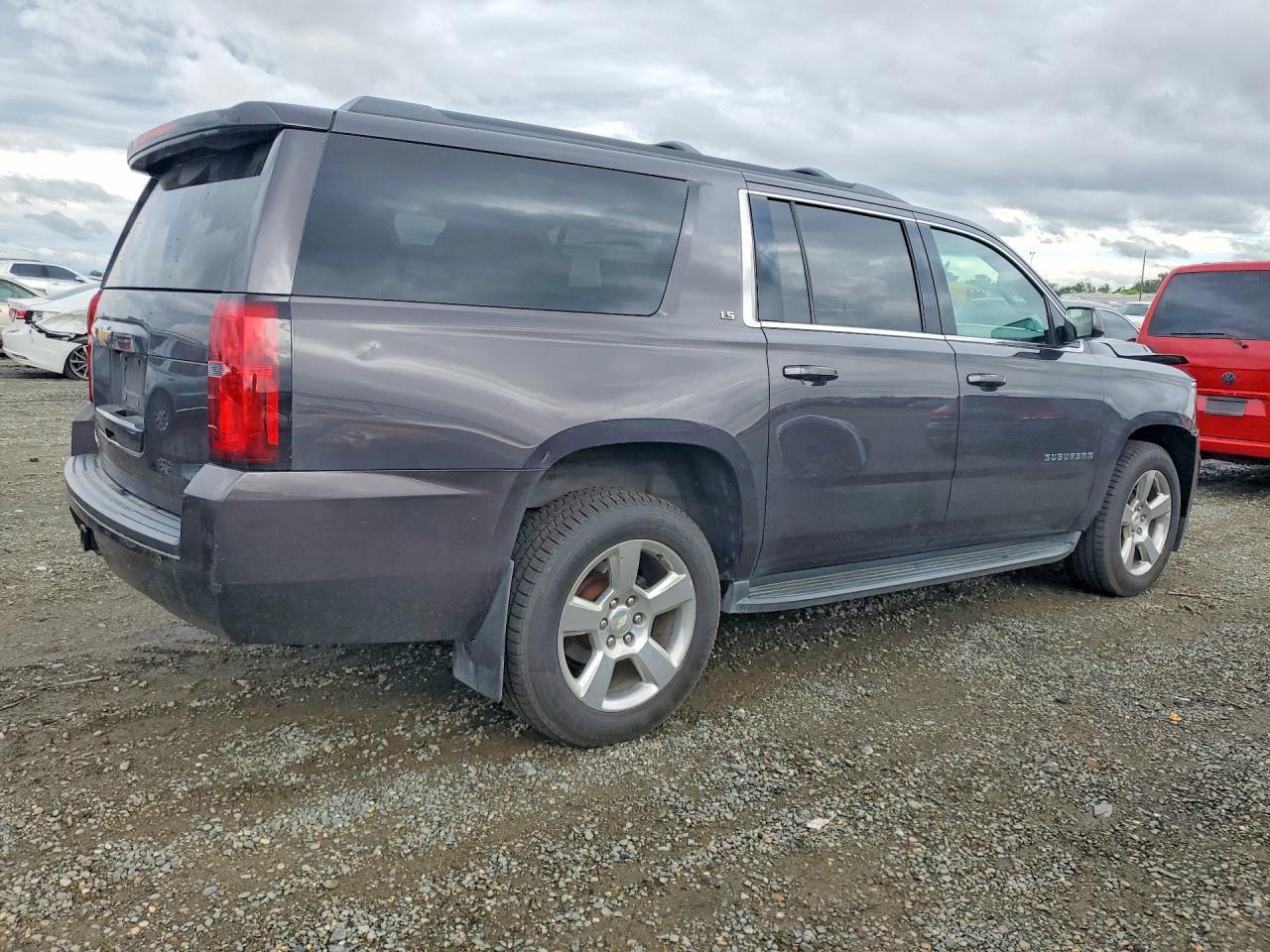 2016 Chevrolet Suburban K1500 Ls - Фото 3