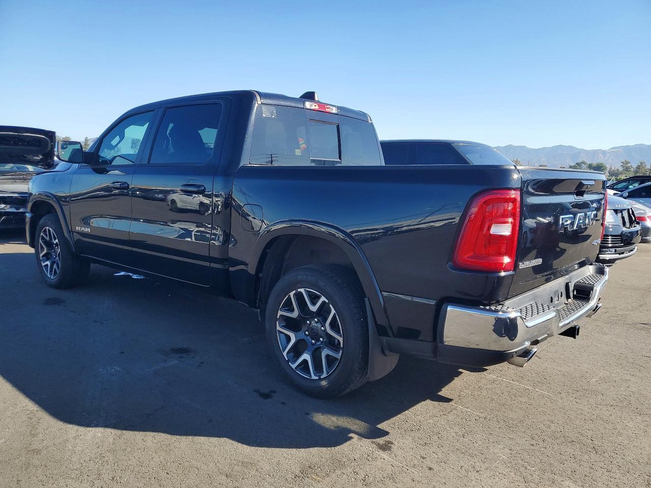 2025 Ram 1500 Laramie - Фото 2