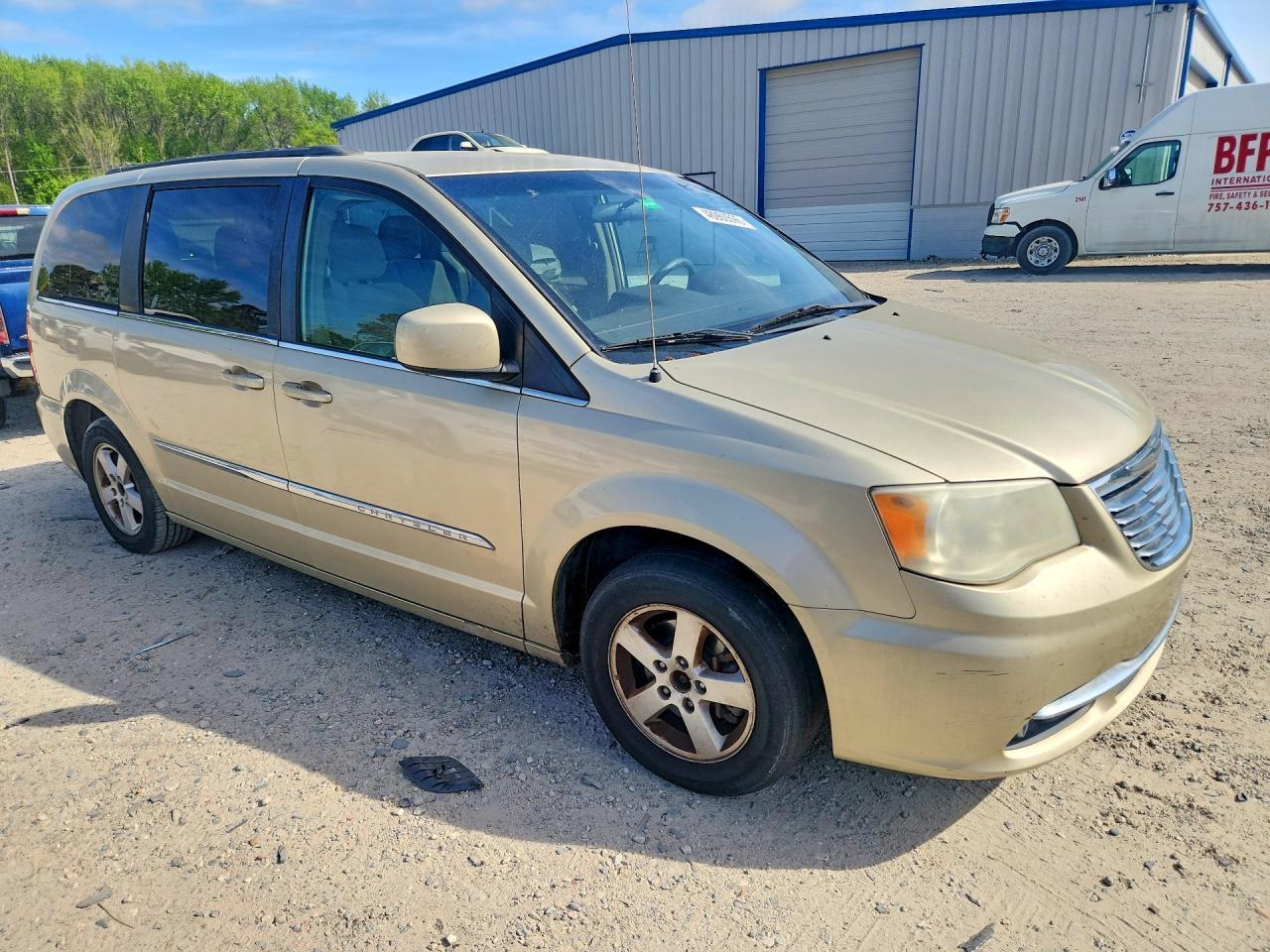 2011 Chrysler Town & Country Touring - Фото 4