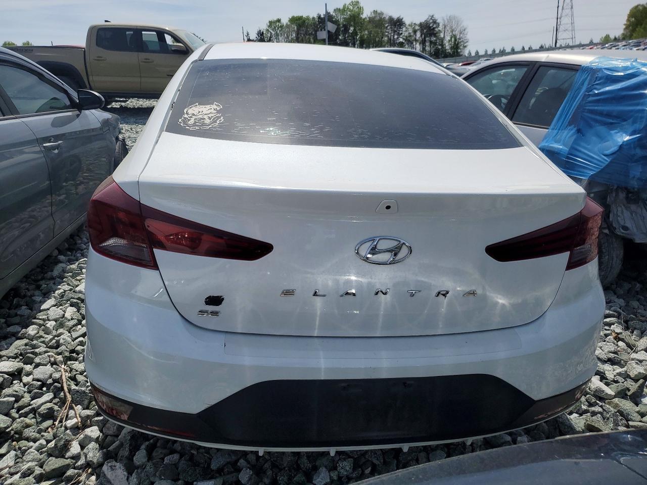 2020 Hyundai Elantra Se - Image 6