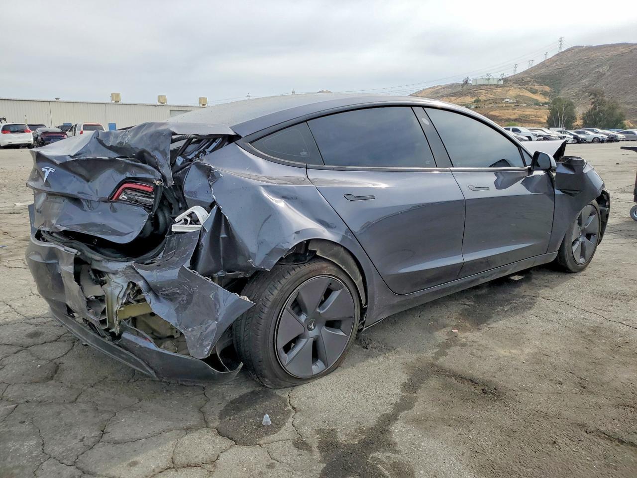 2023 Tesla Model 3 - Фото 3