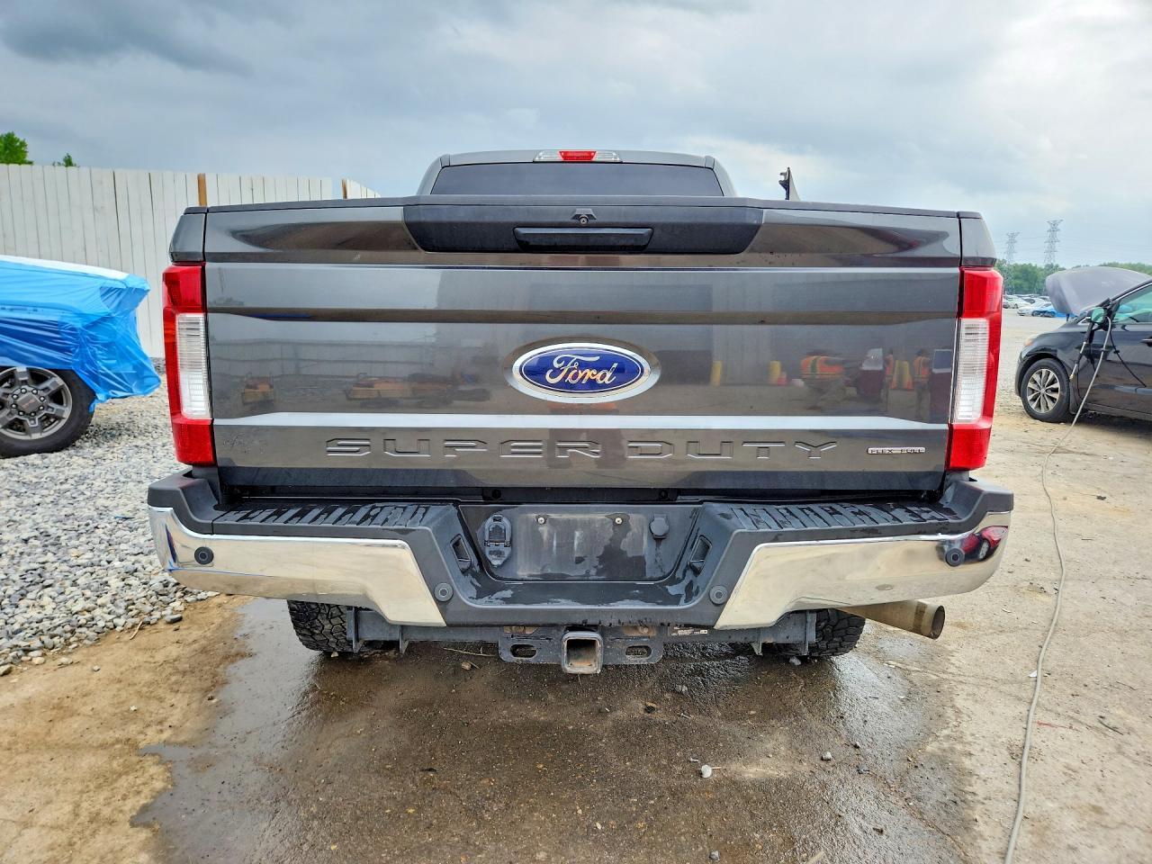 2017 Ford F250 Super Duty - Image 6