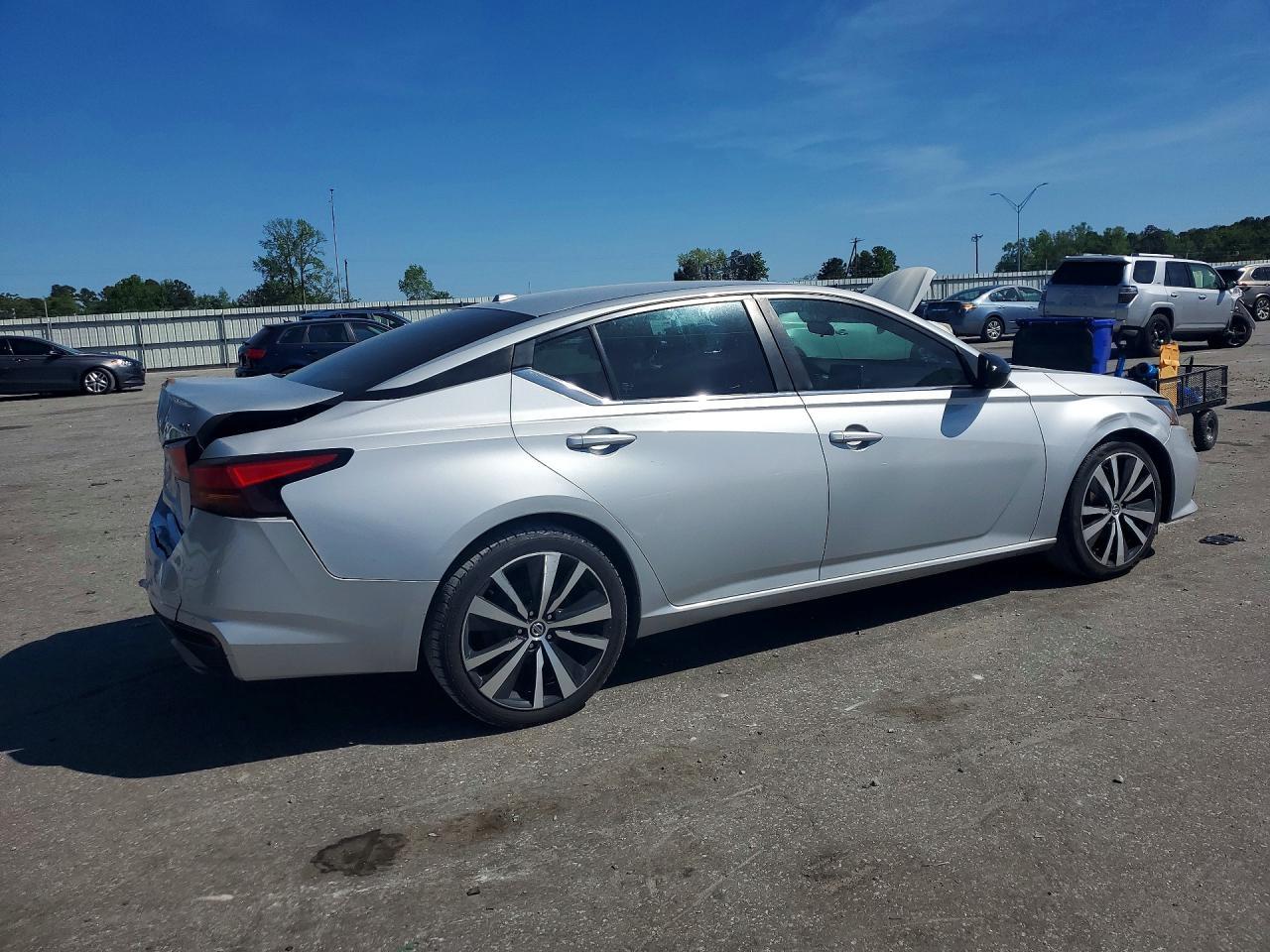 2020 Nissan Altima Sr - Фото 3