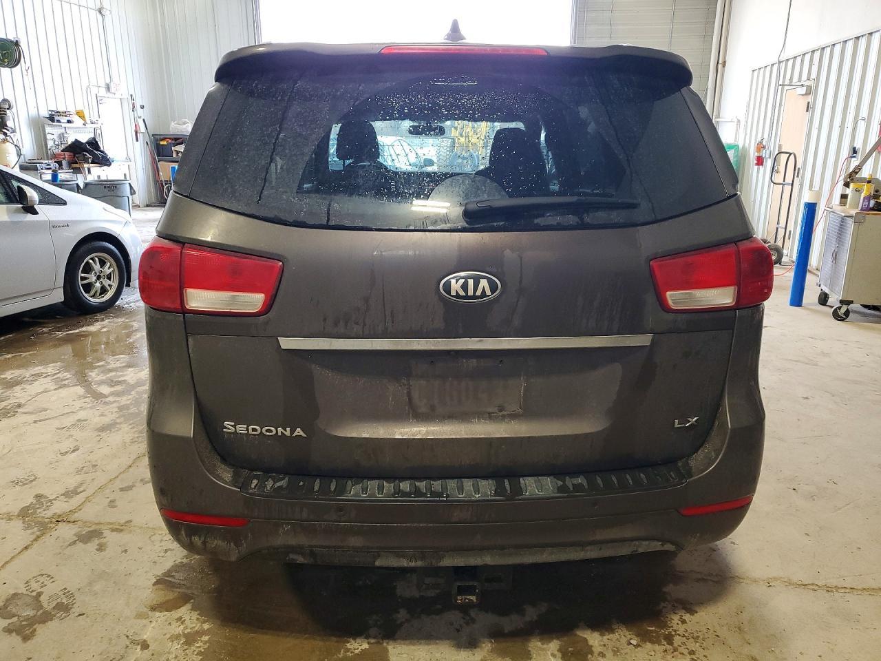 2016 Kia Sedona Lx - Фото 6