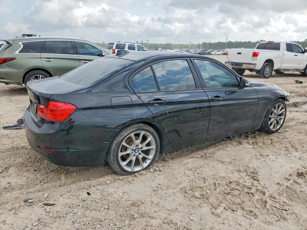 2014 BMW 320 - Image 3
