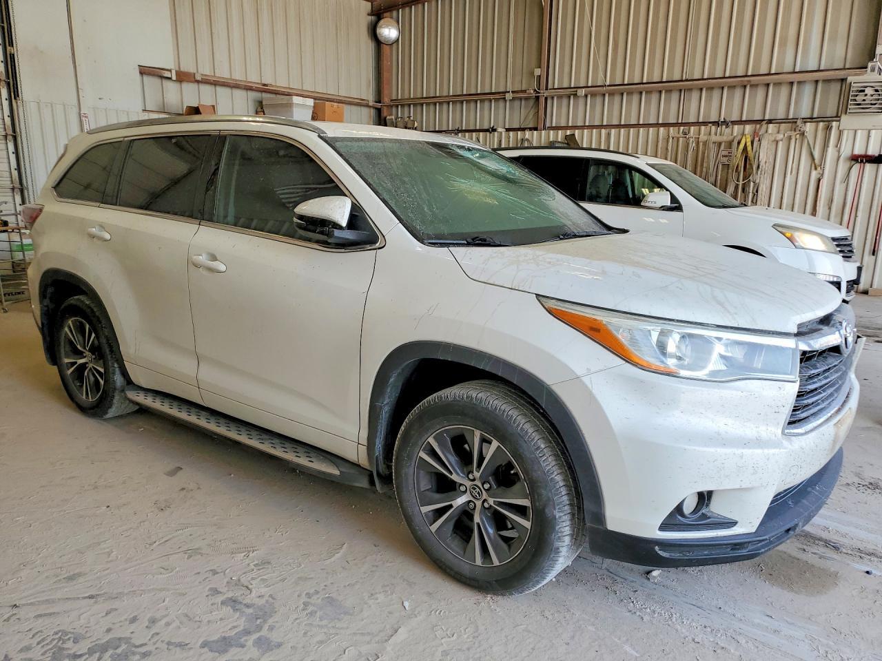 2016 Toyota Highlander Xle - Image 4