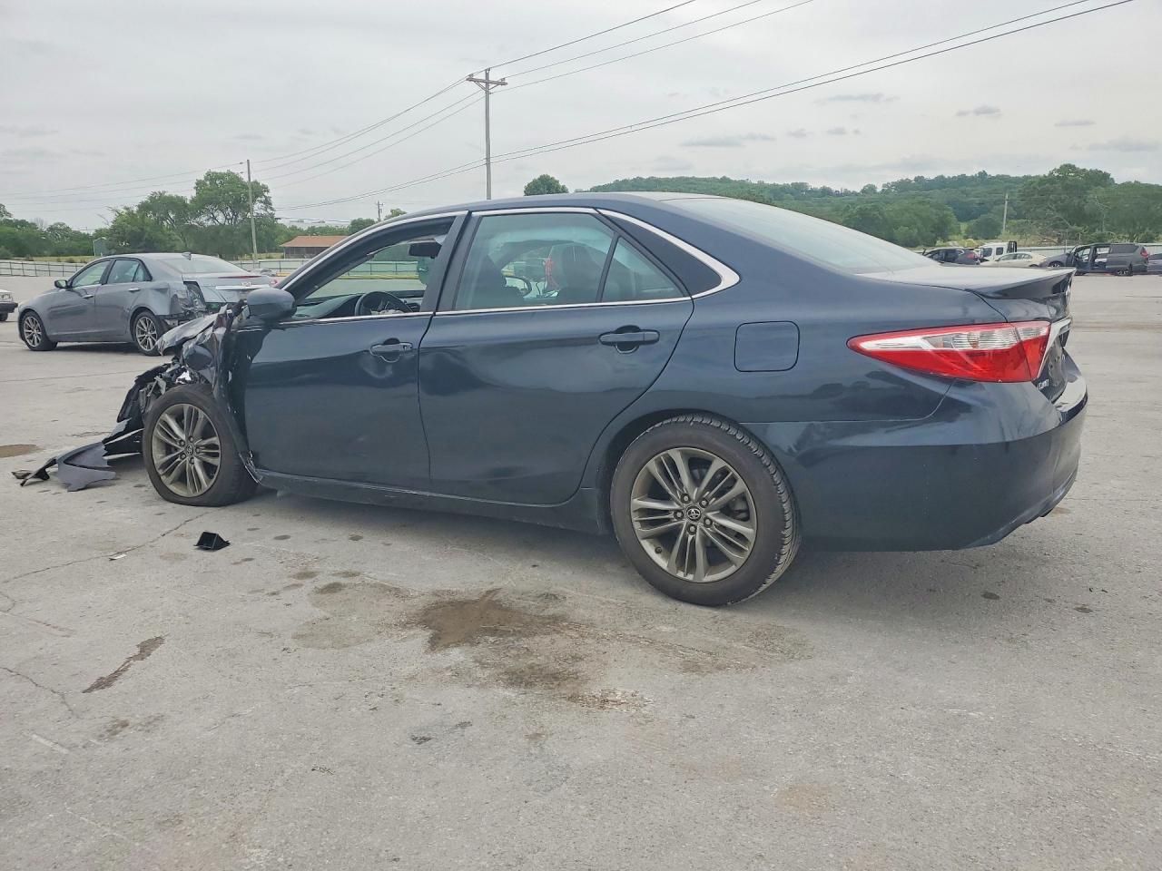 2016 Toyota Camry Se - Фото 2